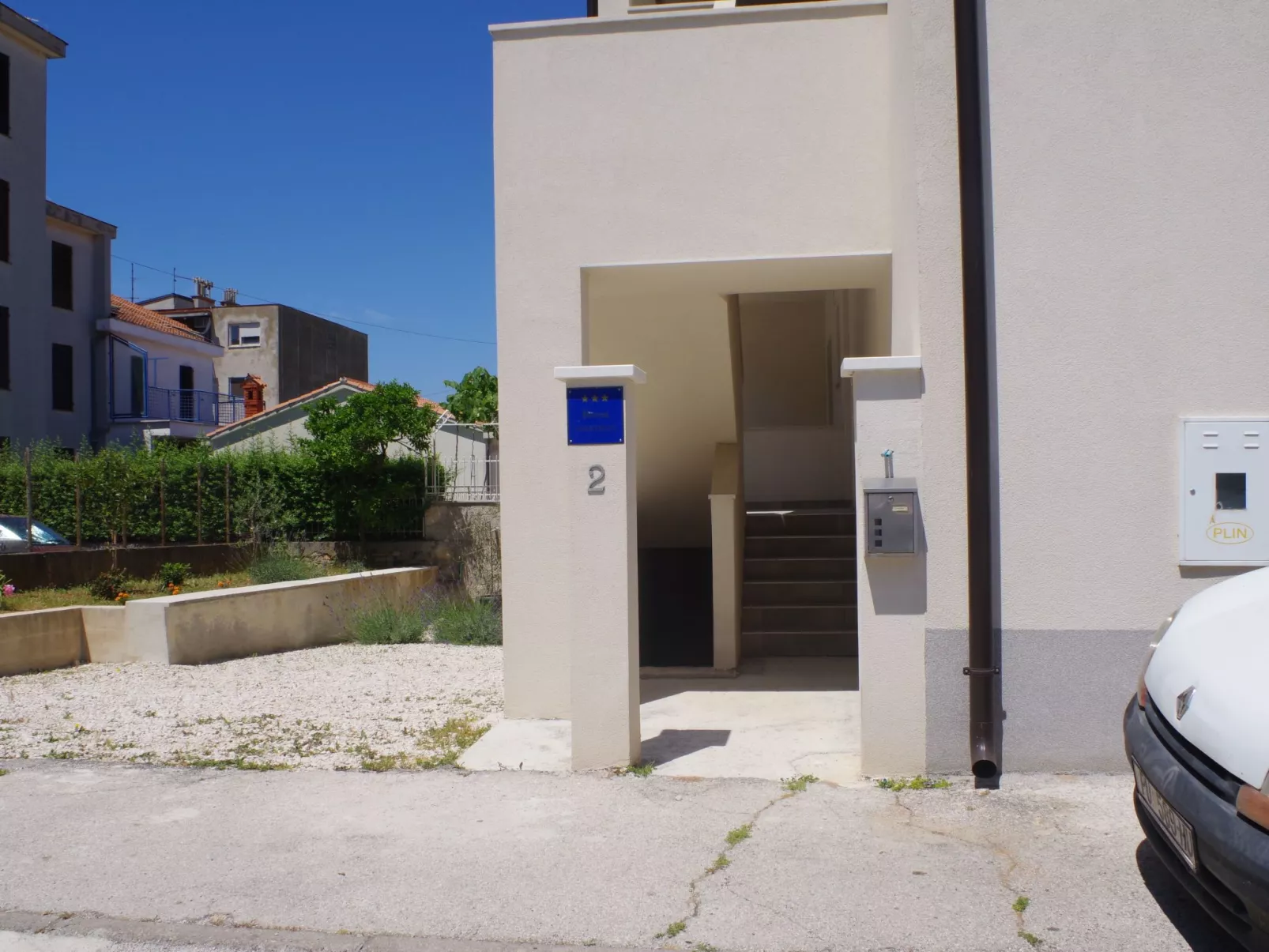 "Dunja", Pula-Dehors