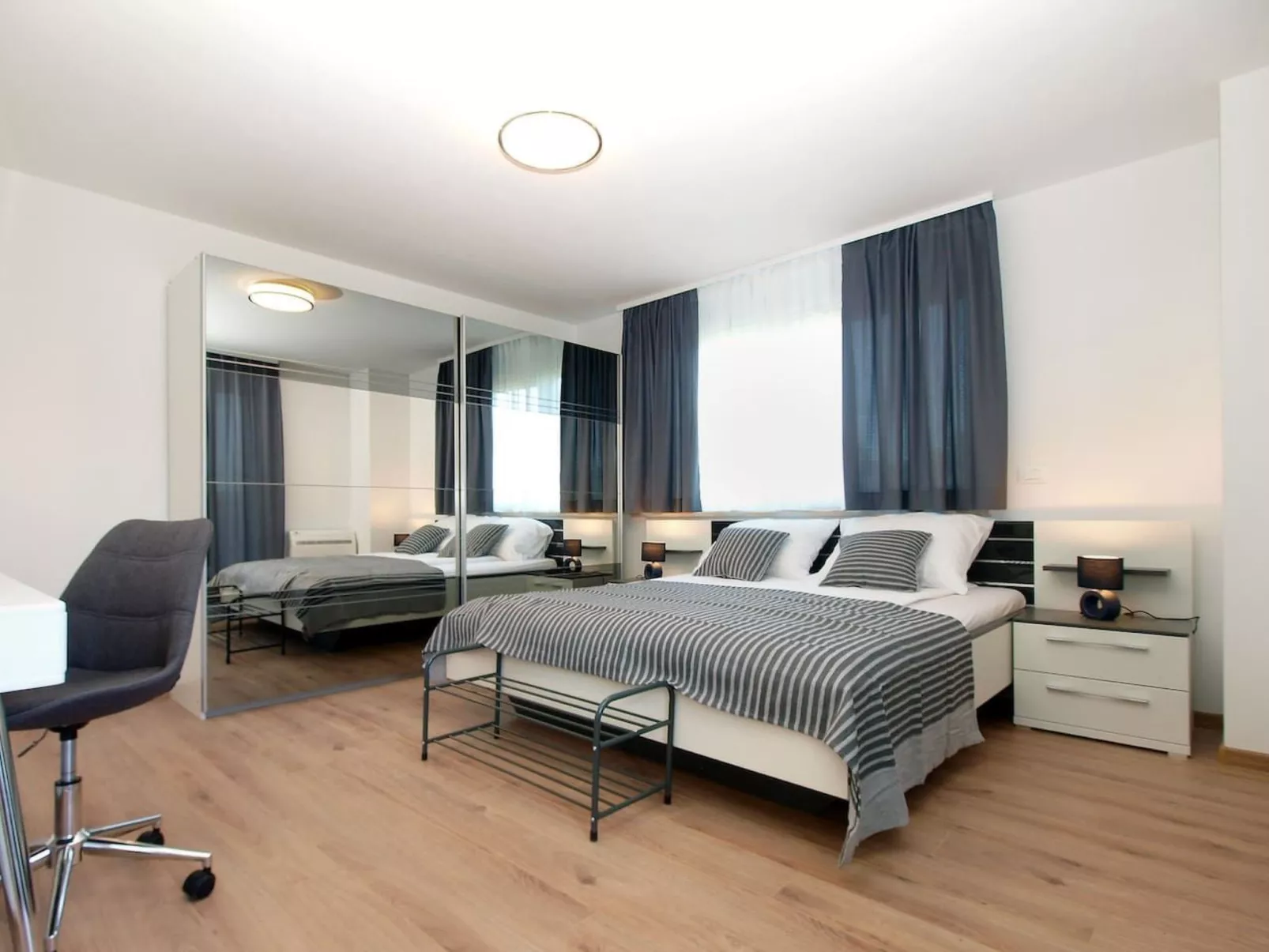 Ferienvilla mit privatem Pool-Drinnen