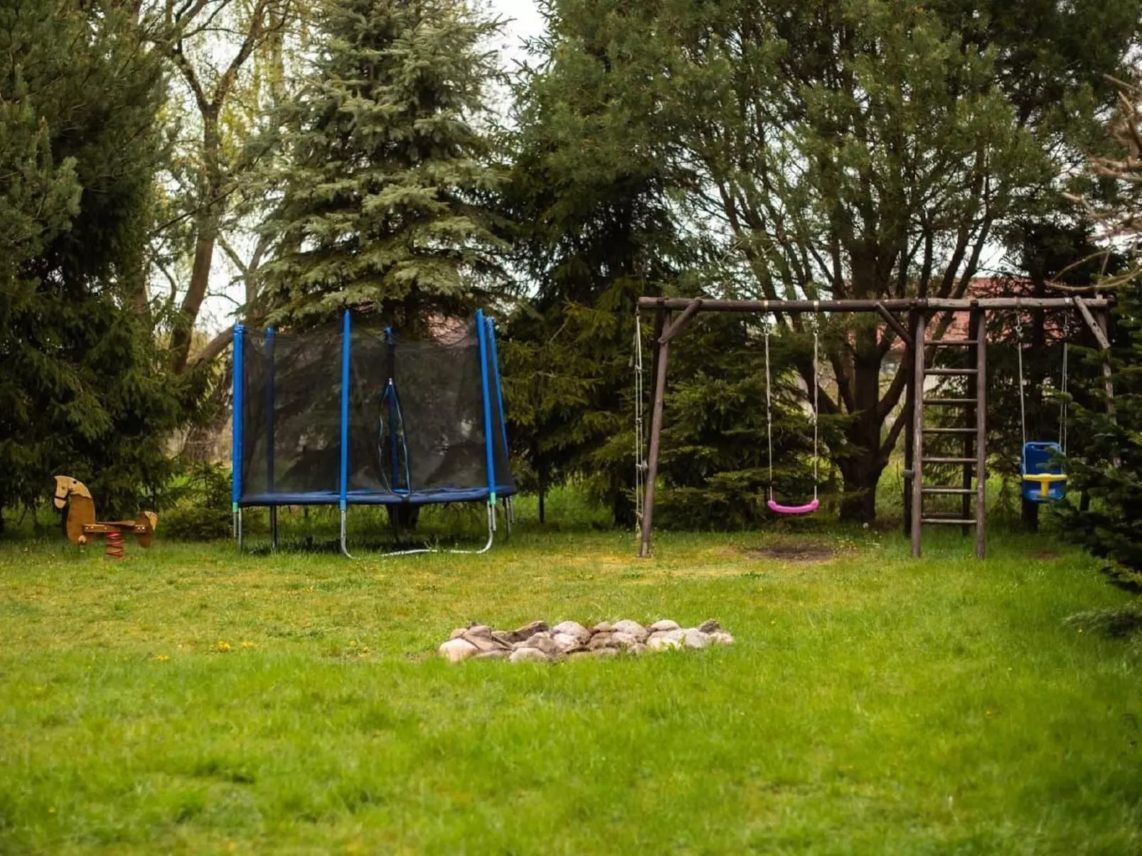 In Kopalino mit Garten, Terrasse und Grill-Dehors