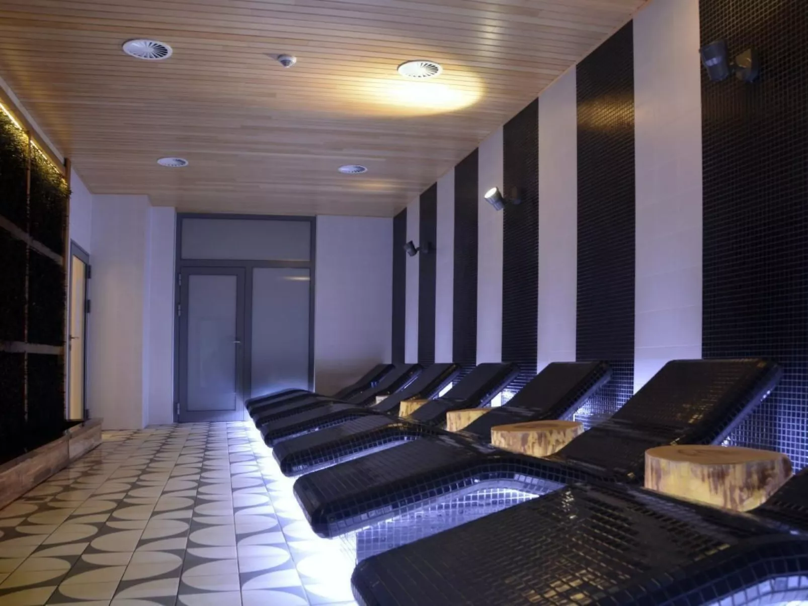 Penthouse direkt am Strand mit Meerblick-Outside