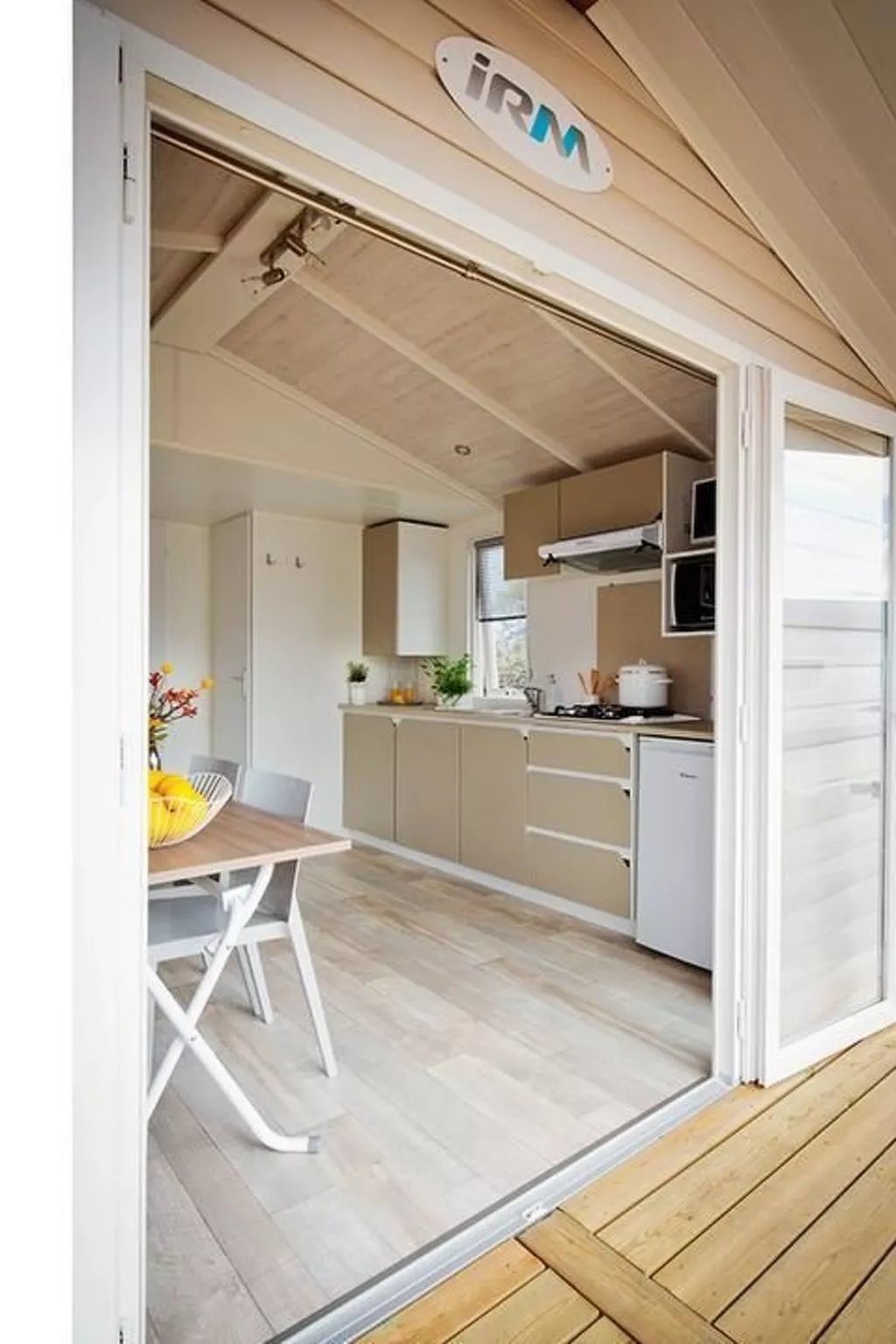 In Hohenlychen mit Grill, Loggia 4-Drinnen