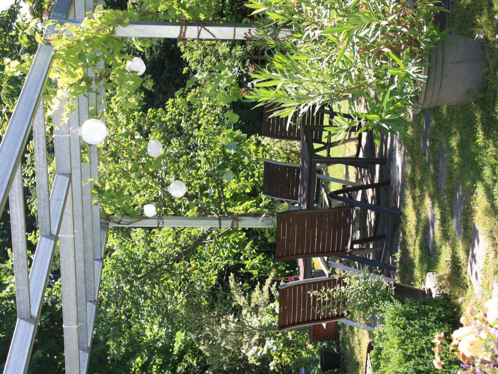 Wohlfühloase für Natur- und Gartenliebhaber-Outside