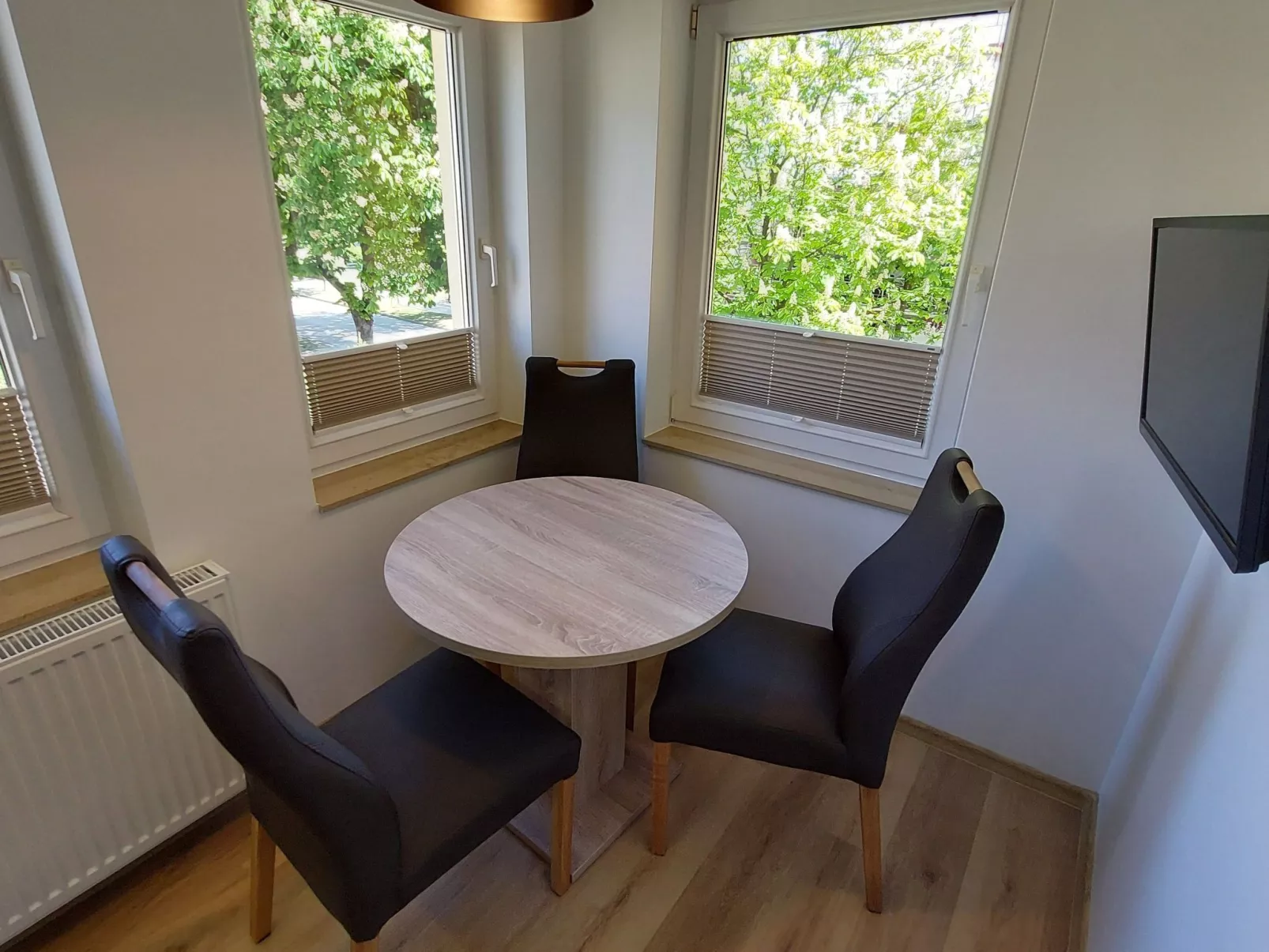 Mit eigenem Parkplatz-Drinnen