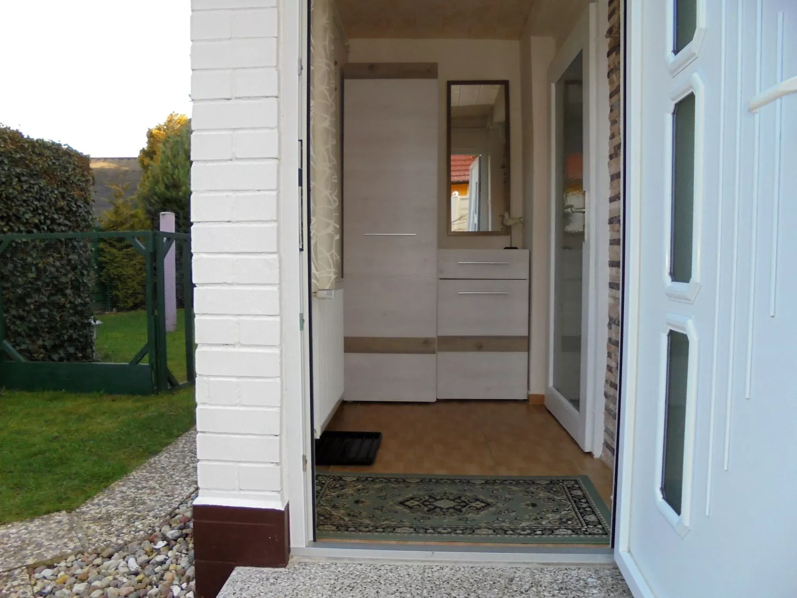 Kleine Ferienwohnung mit Garten und Terrasse-Inside