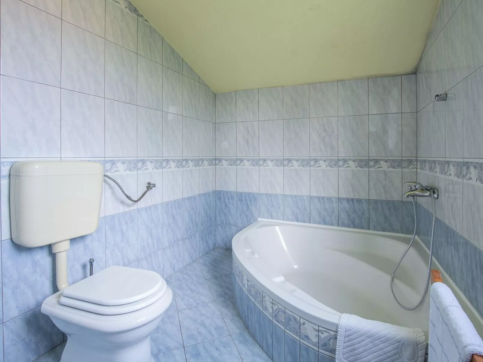 "Casa Tarra" mit eigenem Pool-Drinnen