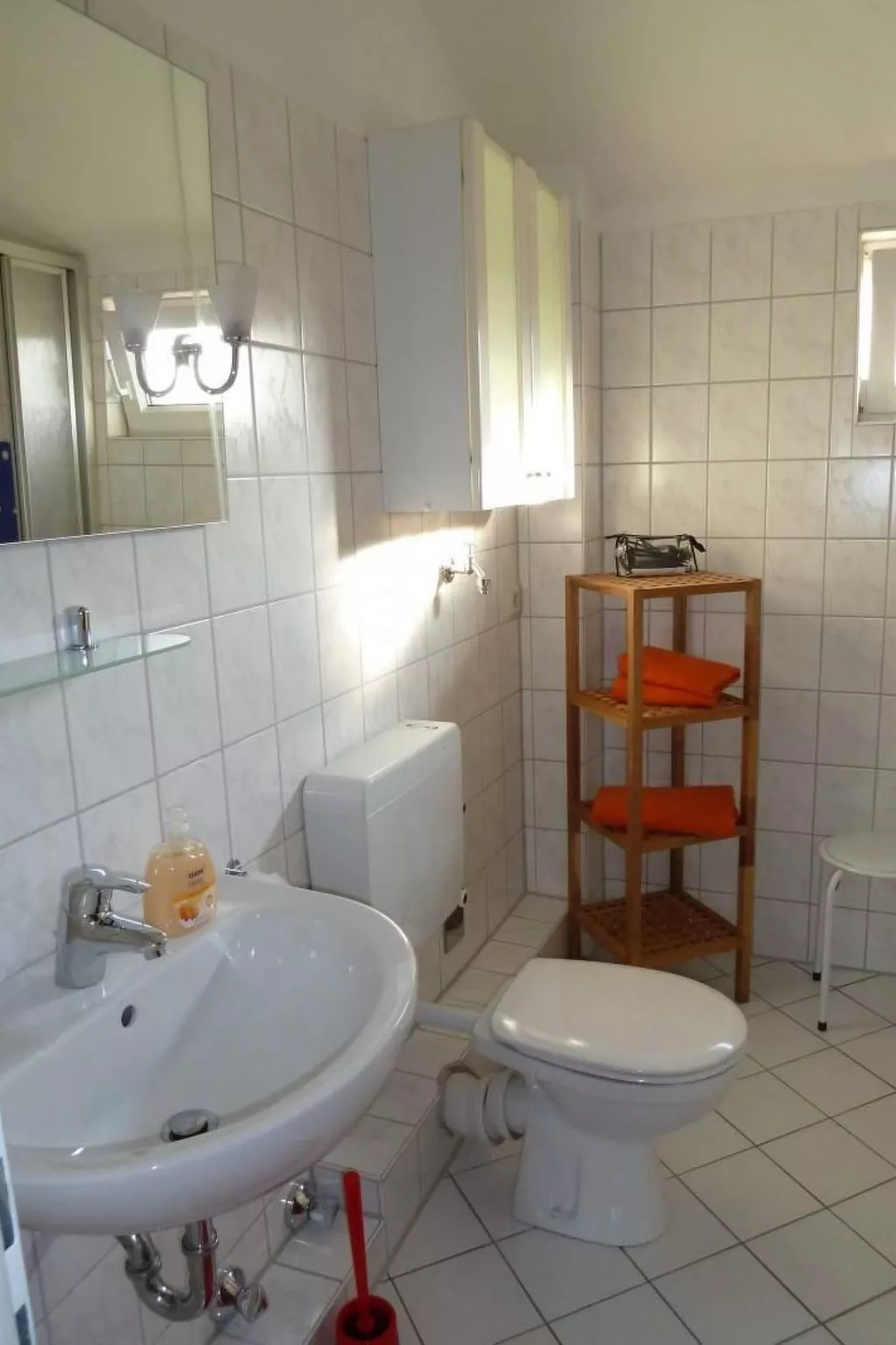 Ruhige Ferienwohnung mit Balkon und Parkplatz-Dedans