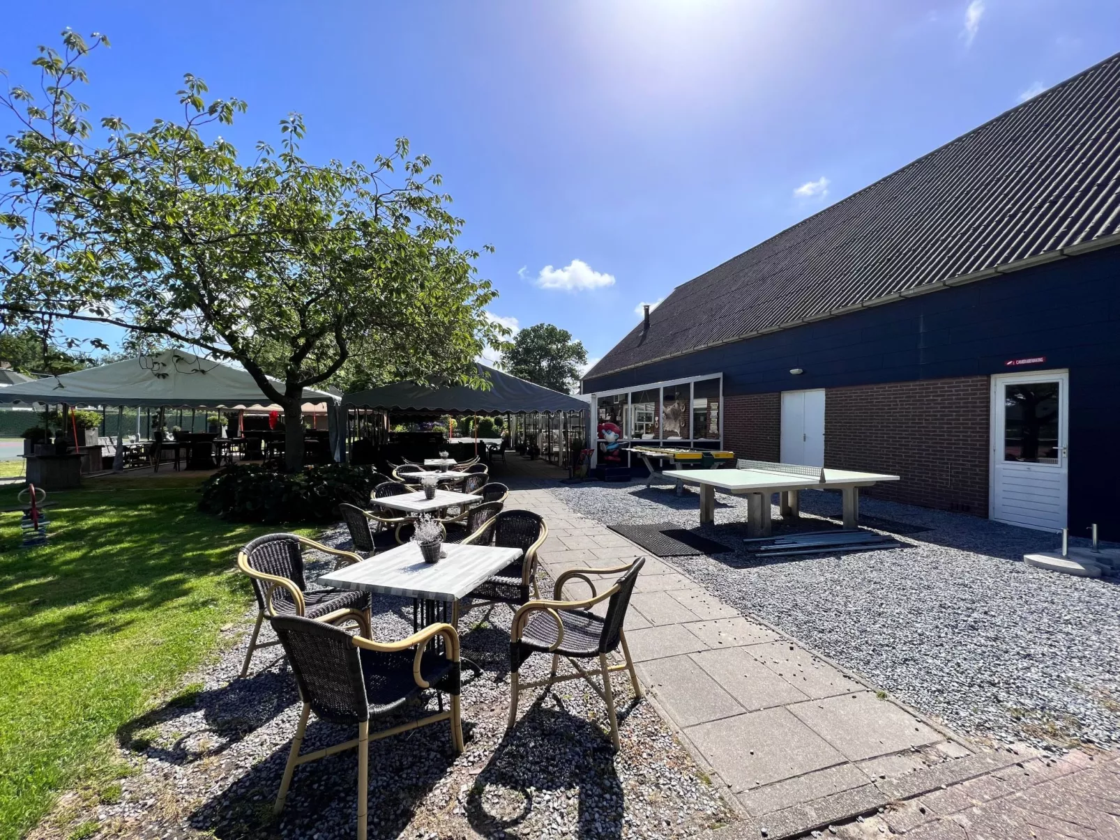 In Stavenisse mit gemütlicher Terrasse-Draußen