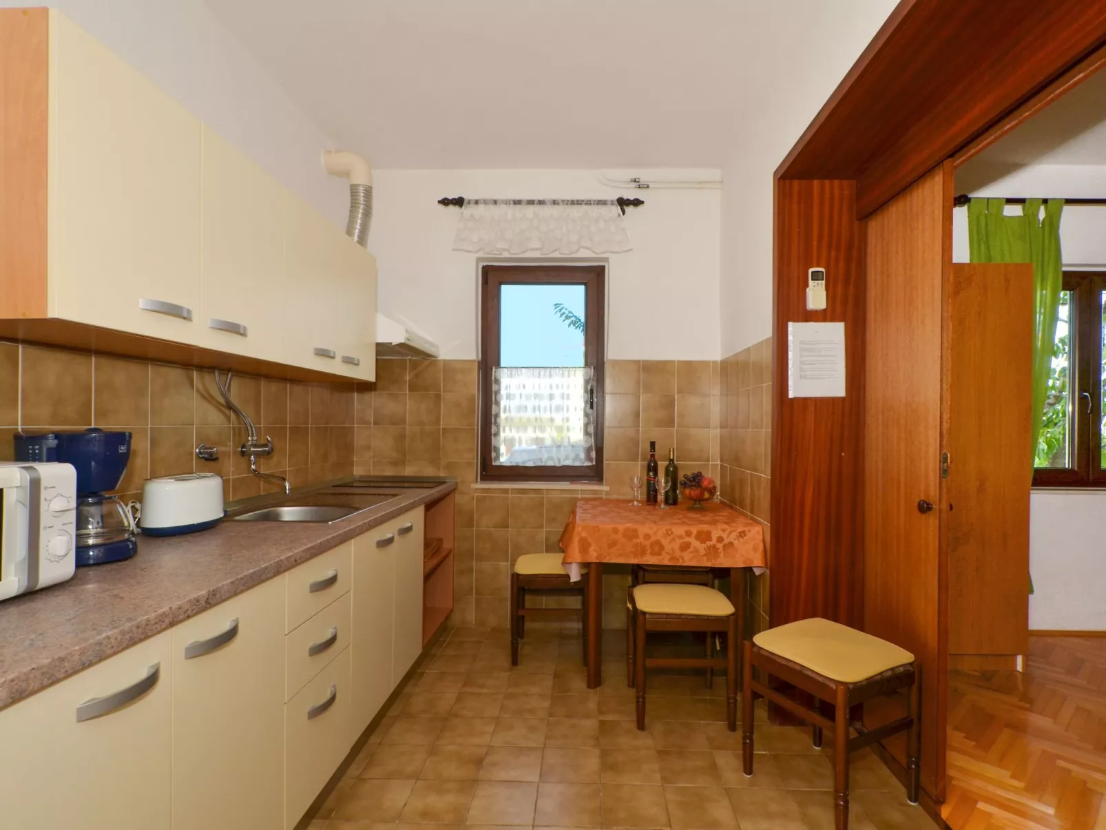 In Slatine mit Garten und Terrasse-Dedans