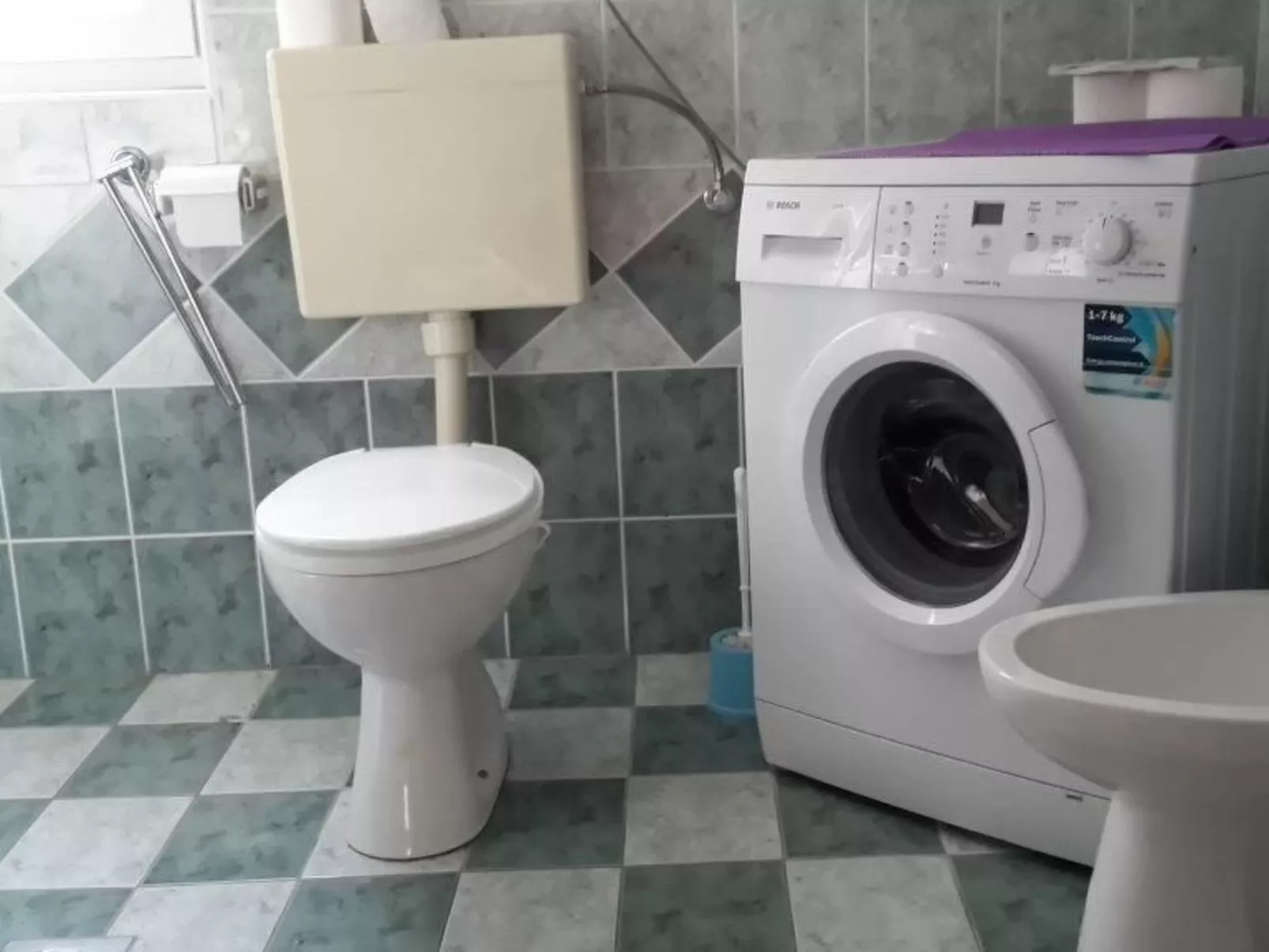 Für fünf Personen mit Balkon-Drinnen