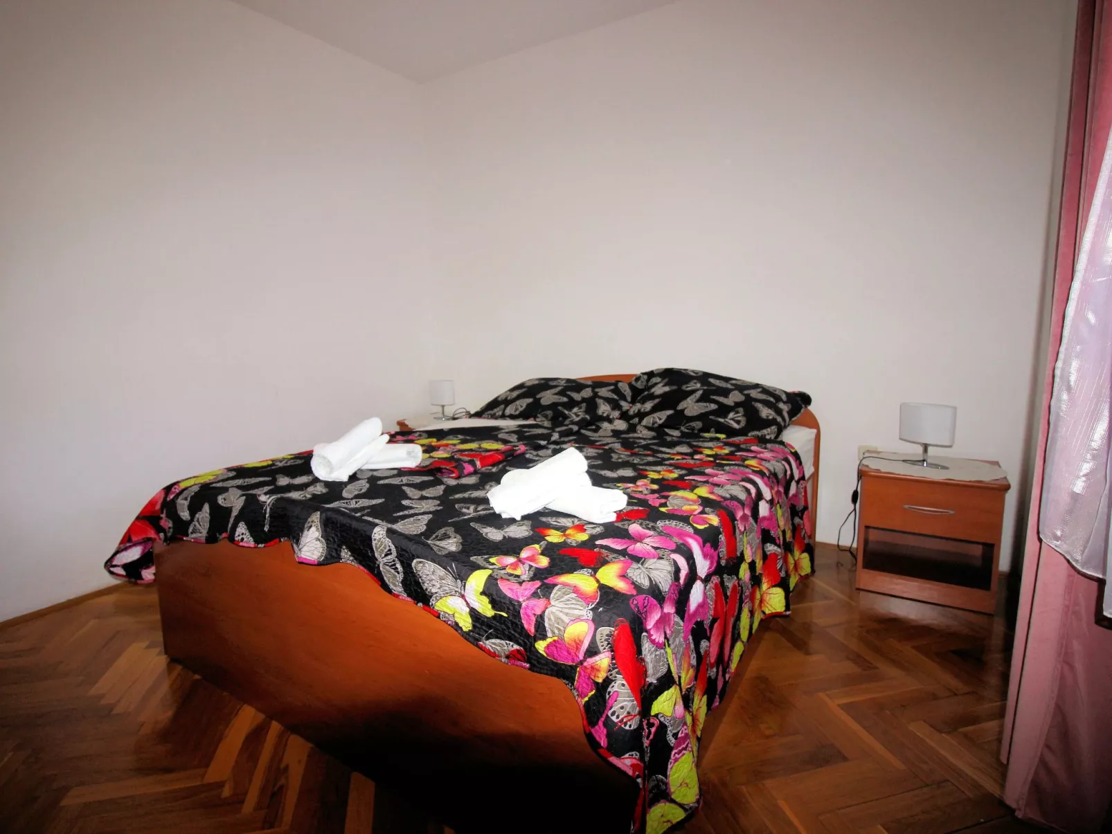 "Manda 2" mit Blick auf das Wasser-Inside