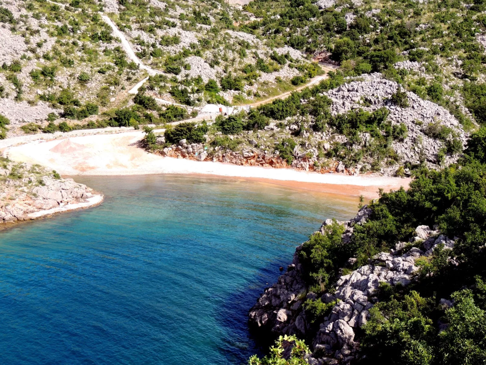 Mit zwei Terrassen für sechs Personen-Dehors