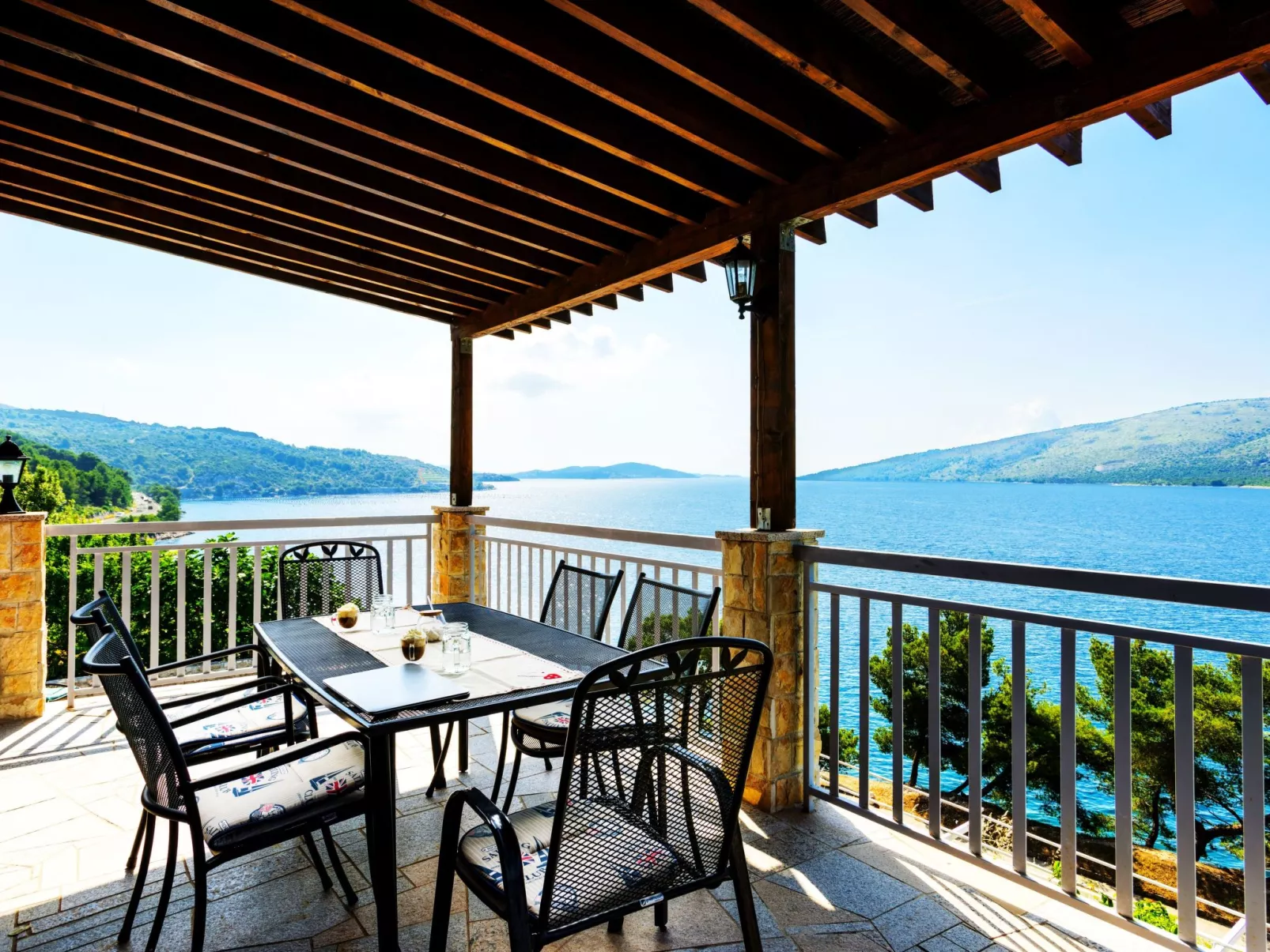 Seaside Villa Lara mit beheiztem Swimmingpool-Dehors