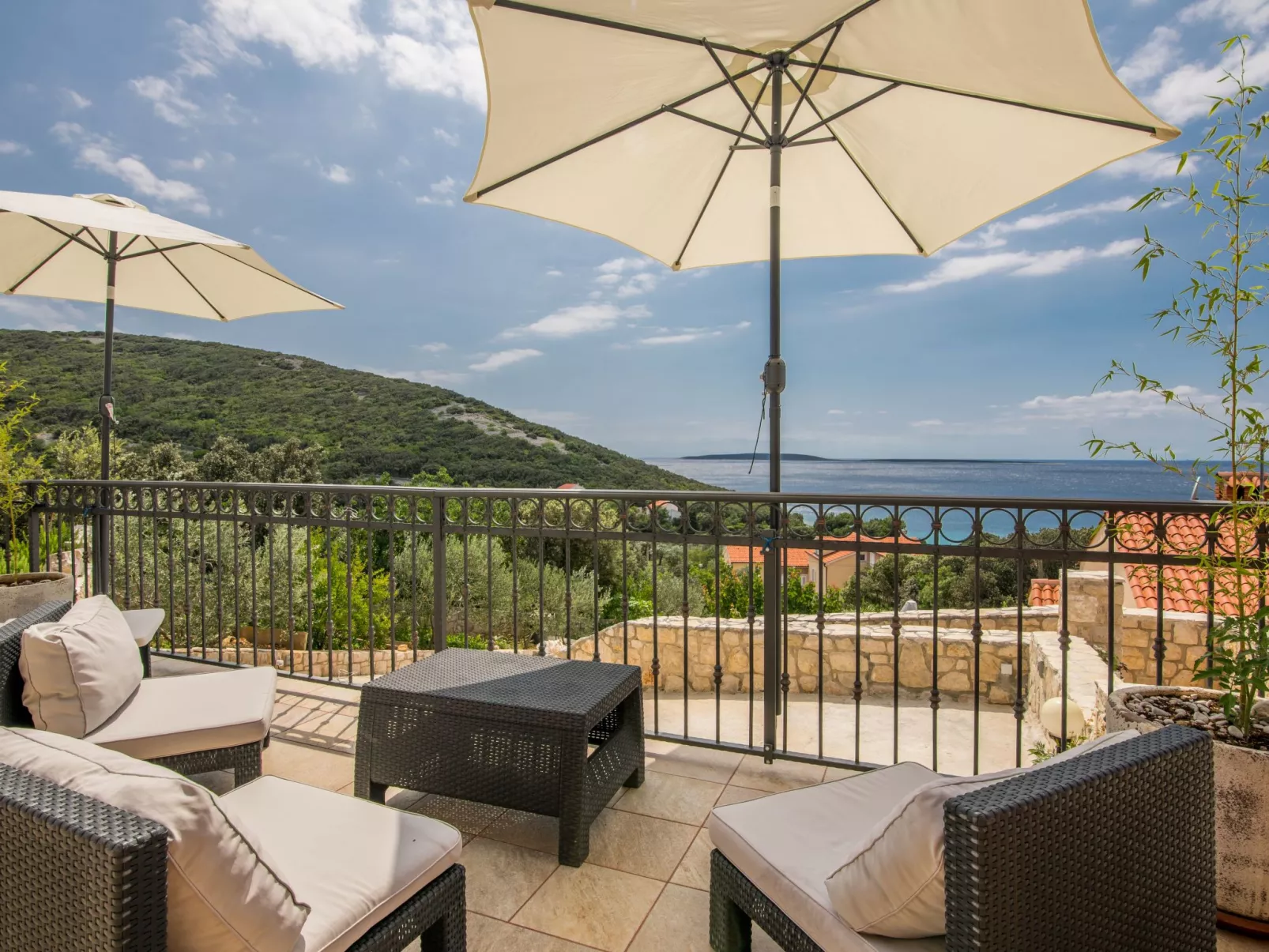 Exklusive und stilvolle Meerblick-Inselvilla-Inside