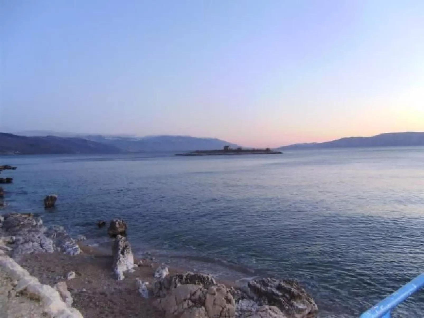 "Adriana" mit Blick auf das Wasser-Outside