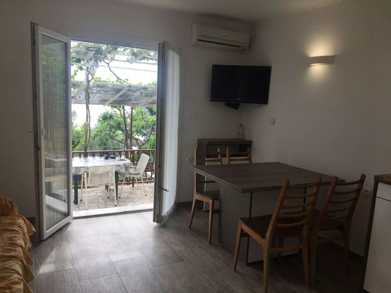 In Okrug Donji mit privatem Parkplatz-Dedans