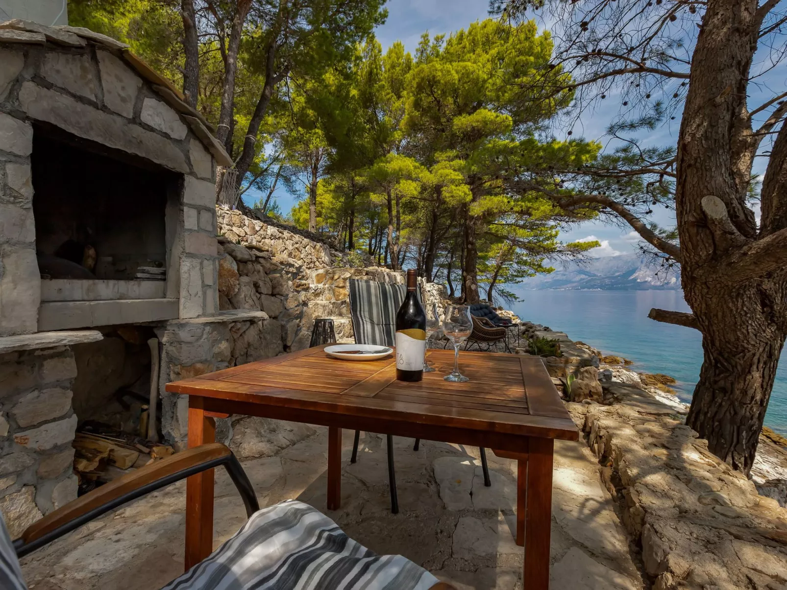 Haus in Općina Sućuraj mit Grill und Terrasse-Outside