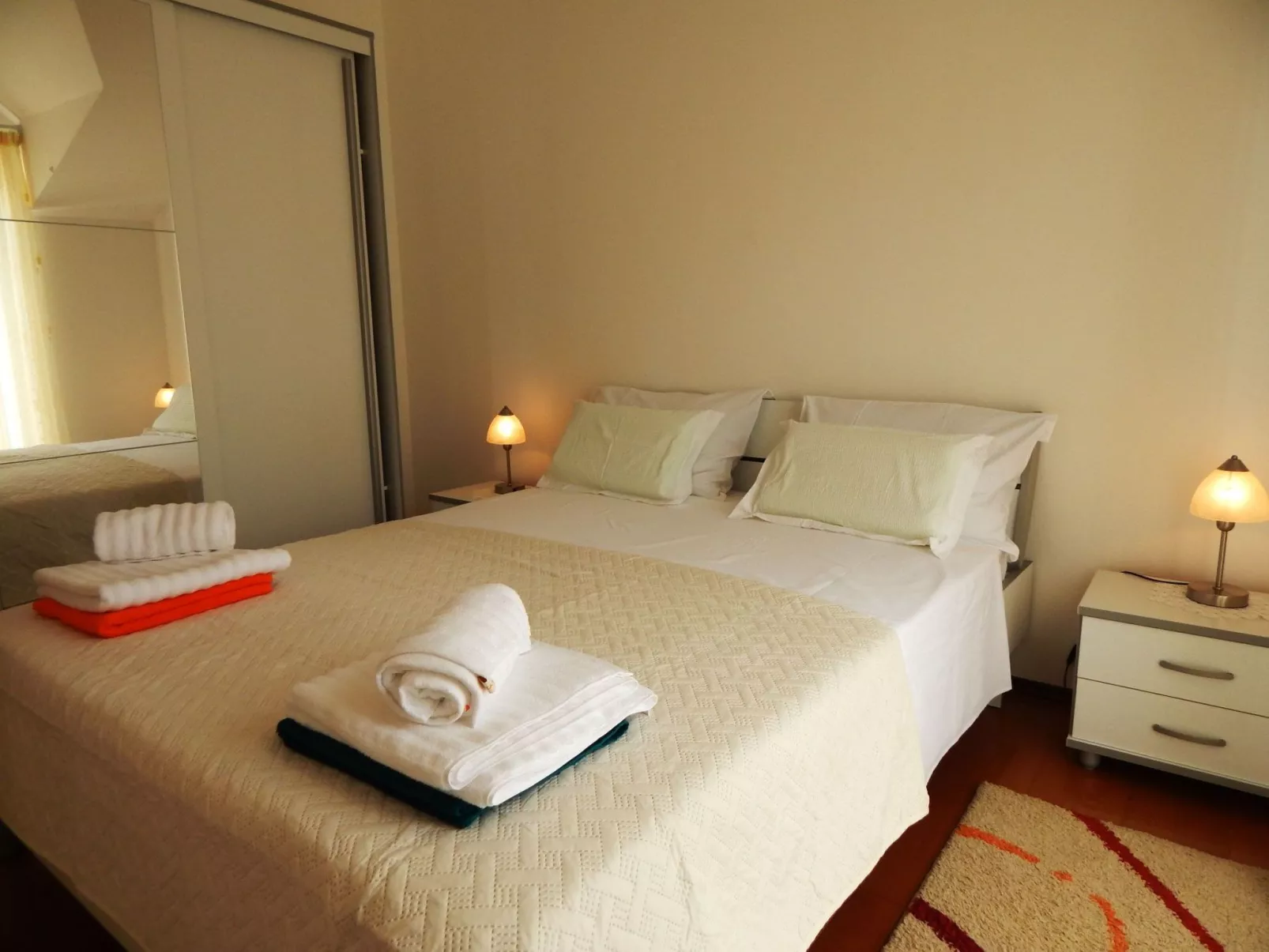 Mit zwei Balkonen-Dedans