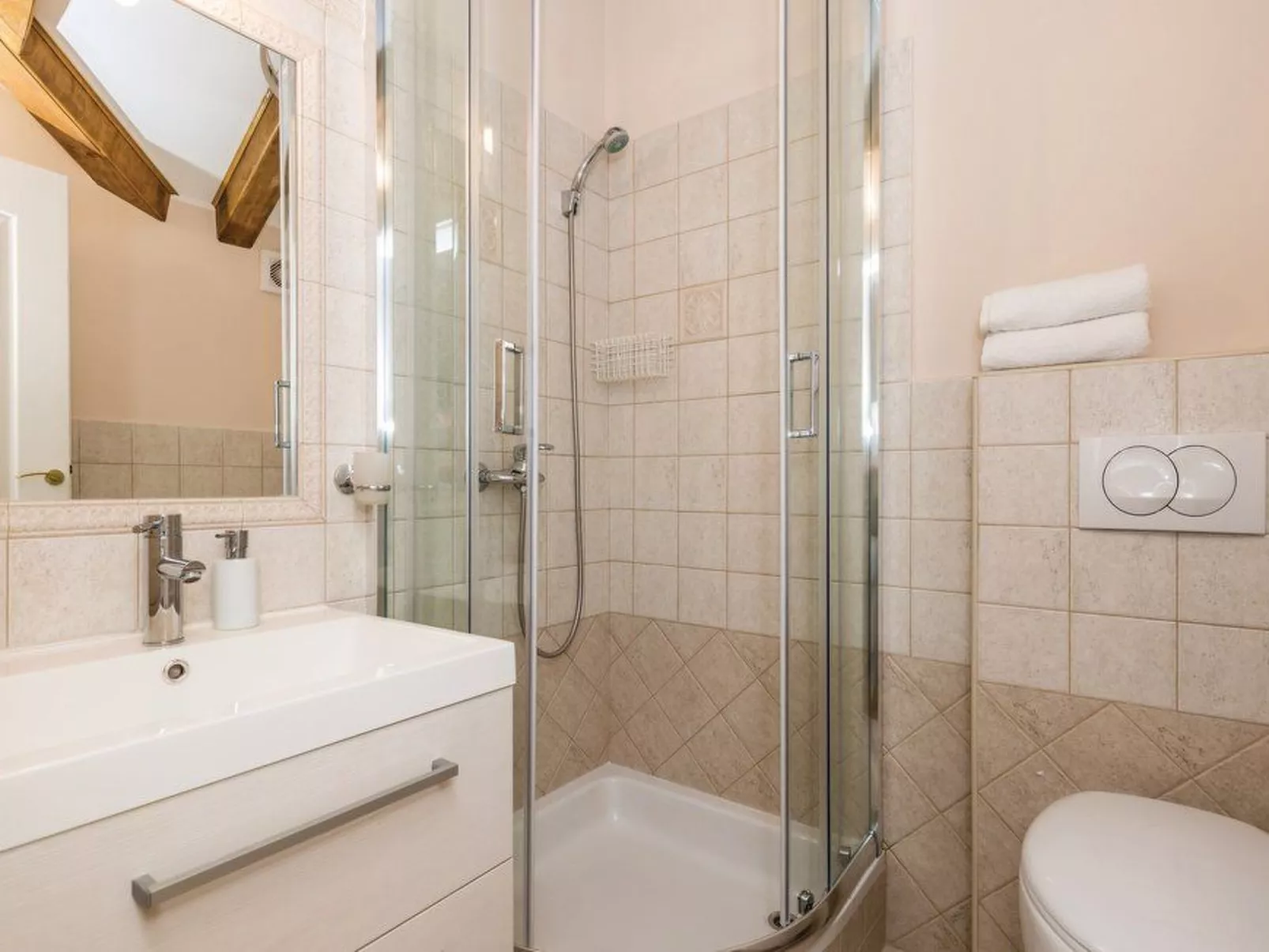 In Lovranska Draga mit großem Kamin-Drinnen