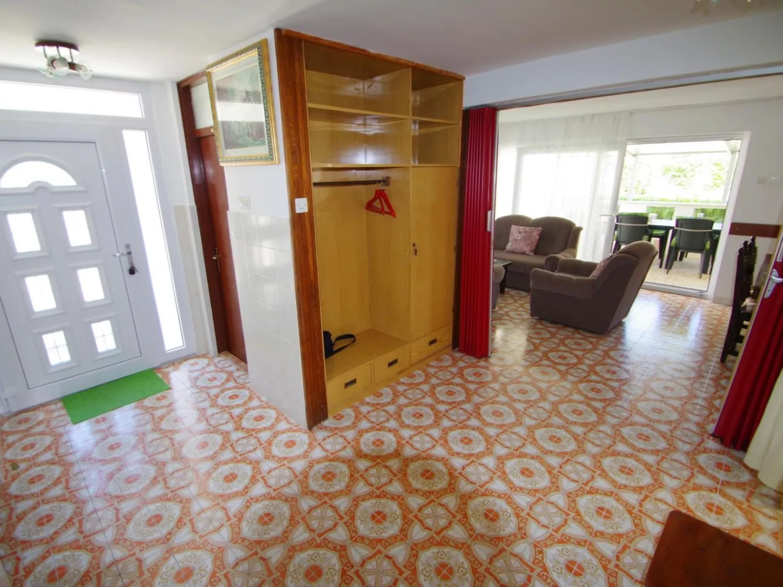 In Premantura-Drinnen