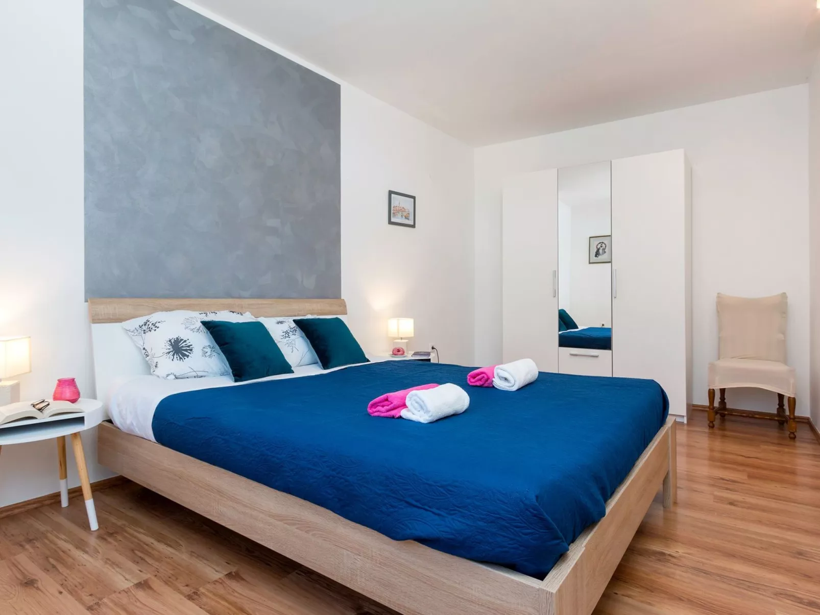 AQUA mit Pool-Dedans