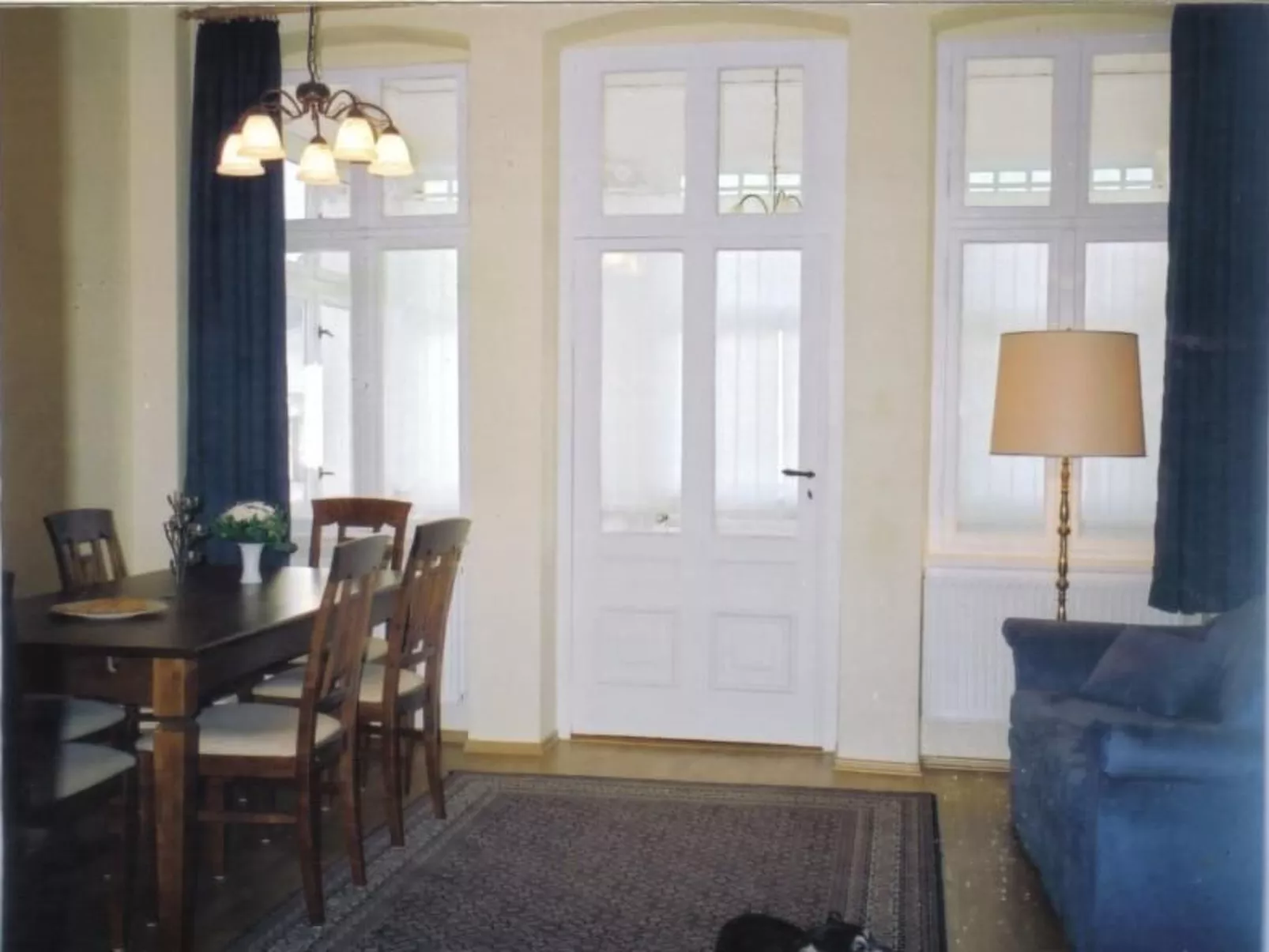 Strandnahe Ferienwohnung in Gründerzeitvilla-Drinnen