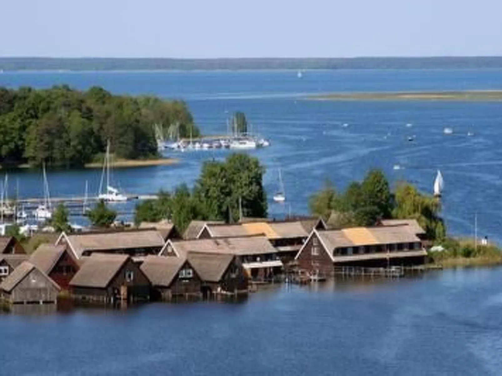 Uferpromenade-Outside