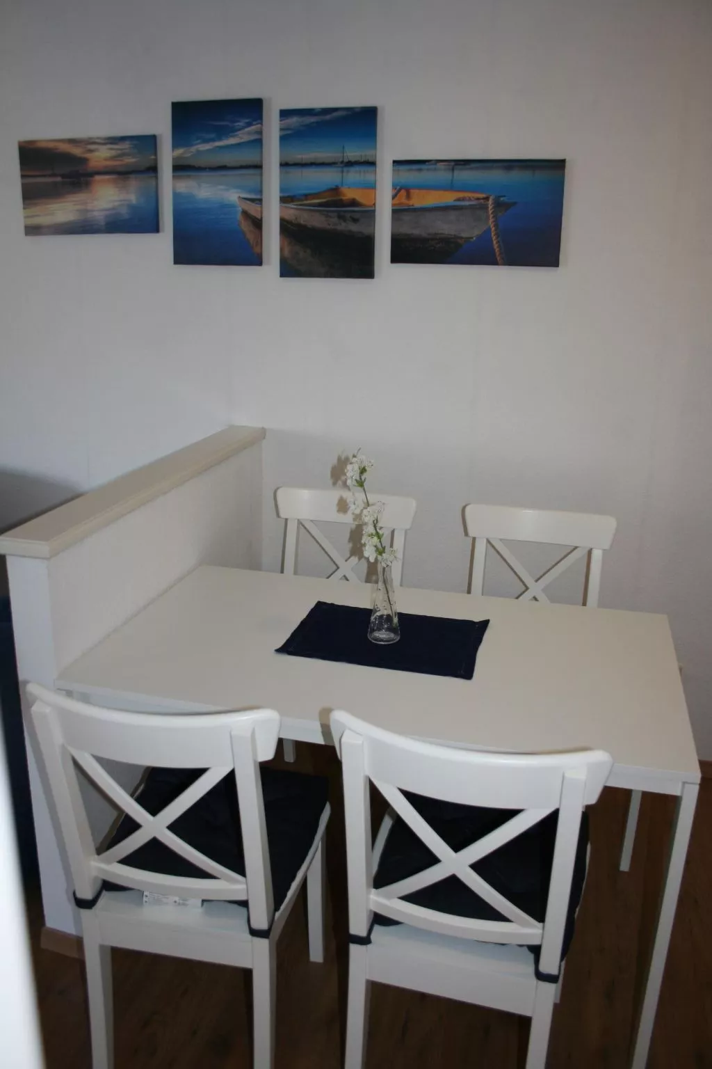 Komplett renovierte, helle Ferienwohnung-Dedans