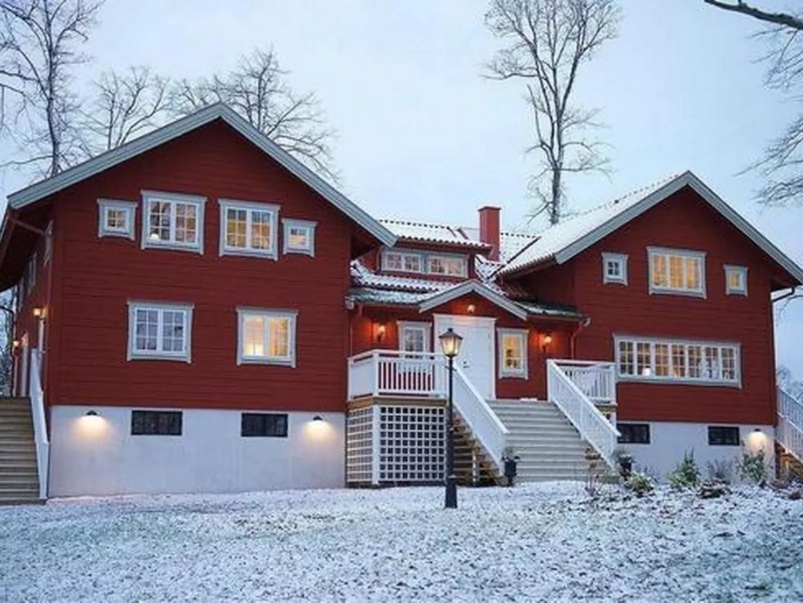 Grosses Sommerhaus direkt am See-Outside