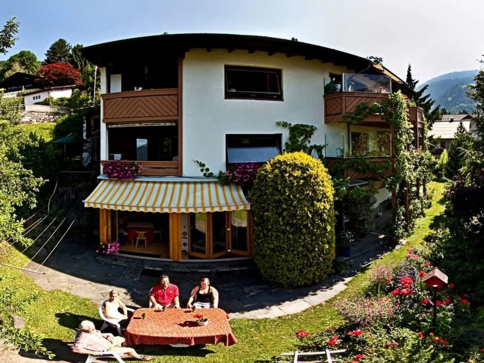 Romantisches Chalet in den Bergen-Outside