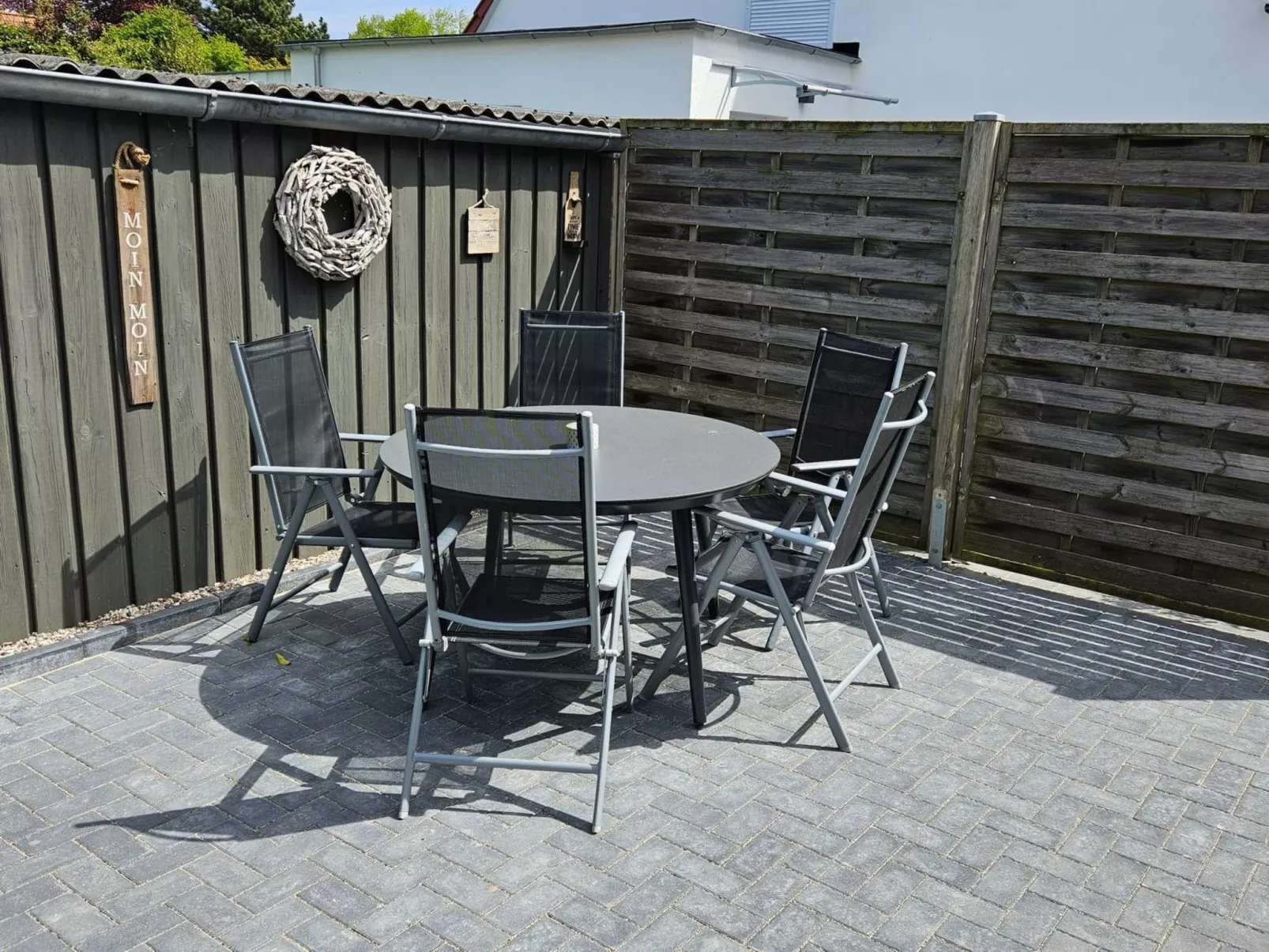 Angela Kellenhusen-Outside