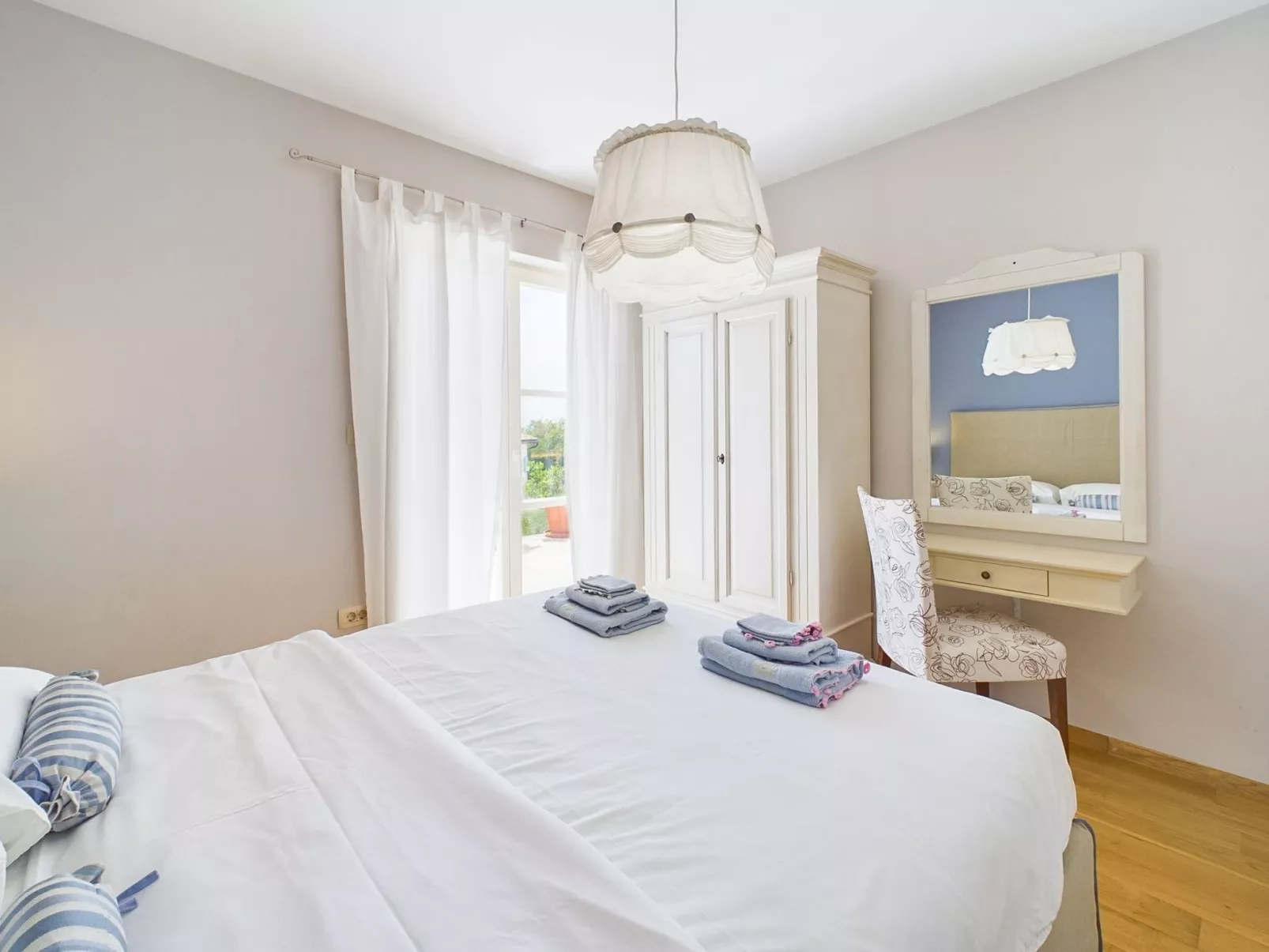 Luxusvilla "Azzurra" mit beheiztem Pool-Inside