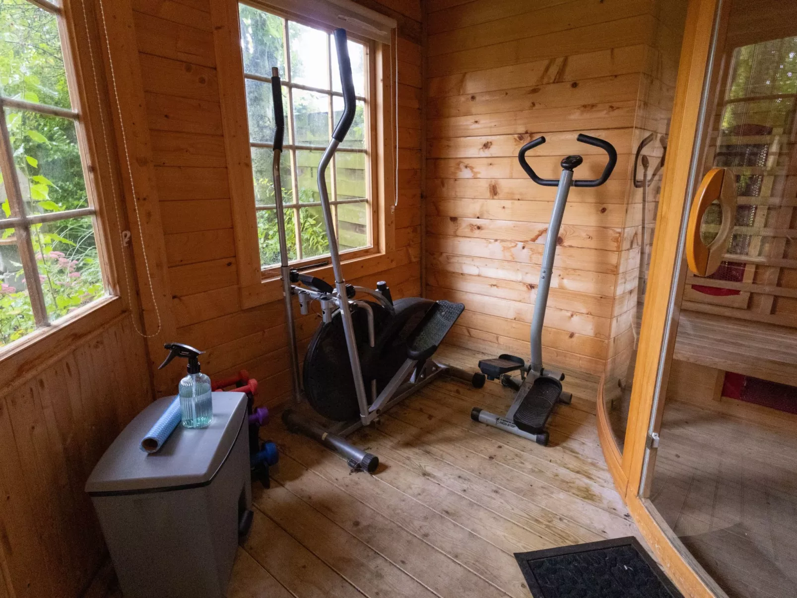 "Ferienhaus mit Jaccuzi"-Drinnen