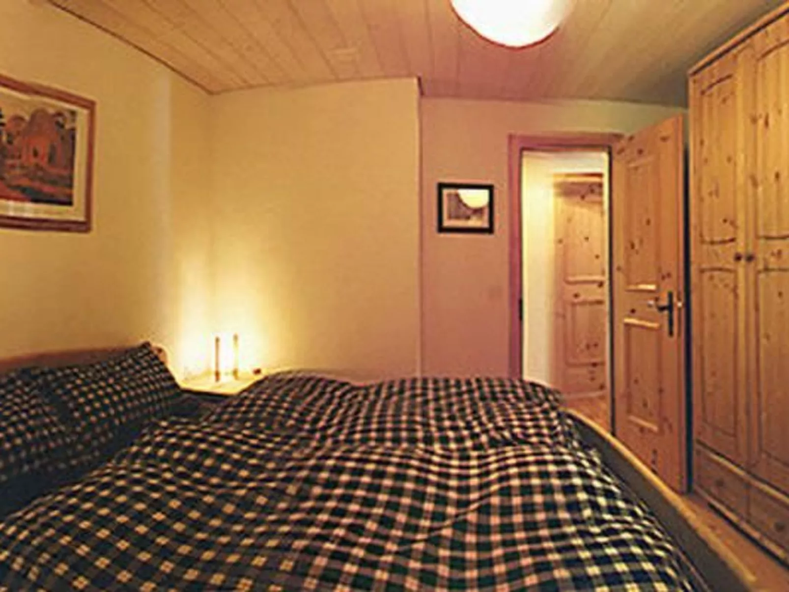 Curtin Sot 15a-Drinnen