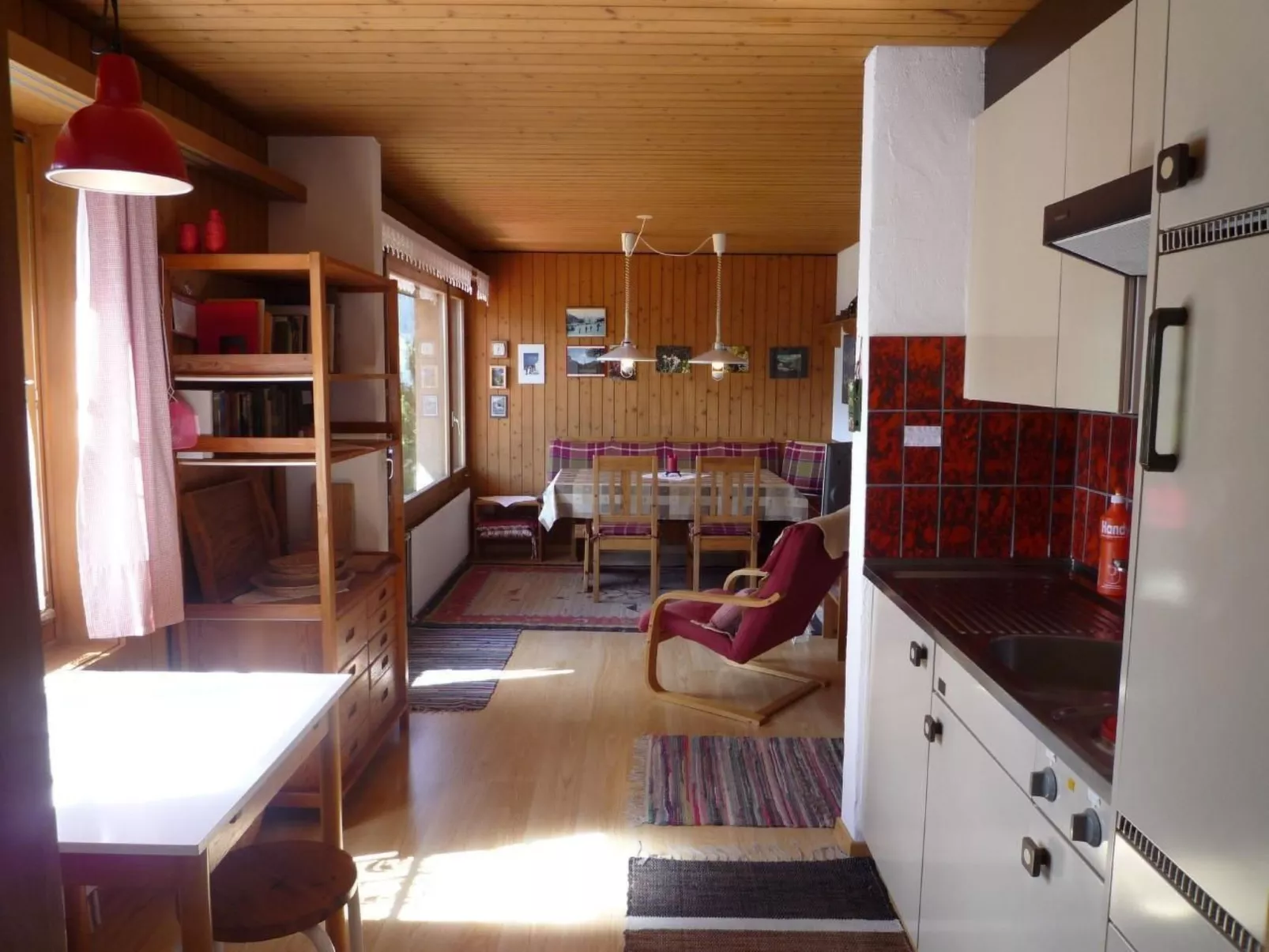 Sonnige Ferienwohnung mit Terrasse,idyllische Lage-Drinnen