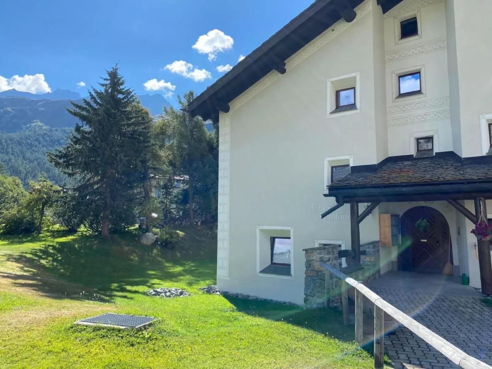 Chesa Muntanella-Drinnen