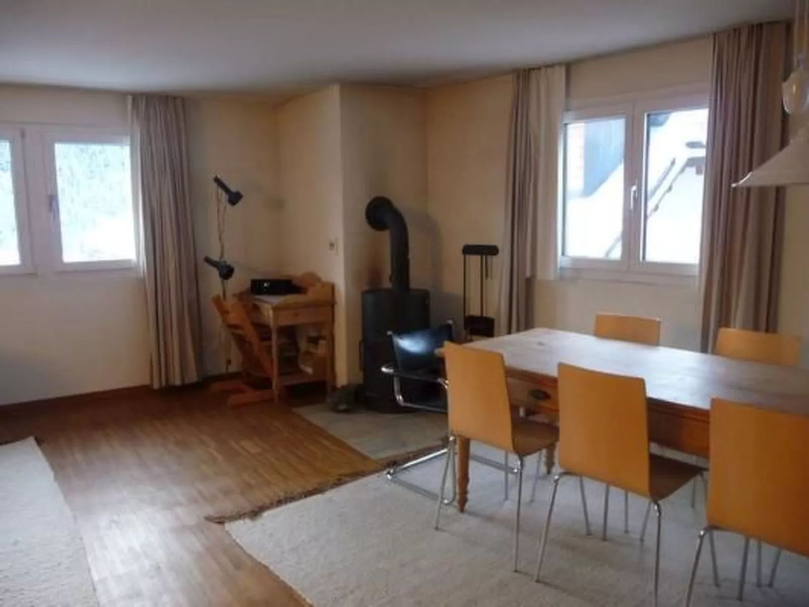 Chesa Cuntainta-Inside