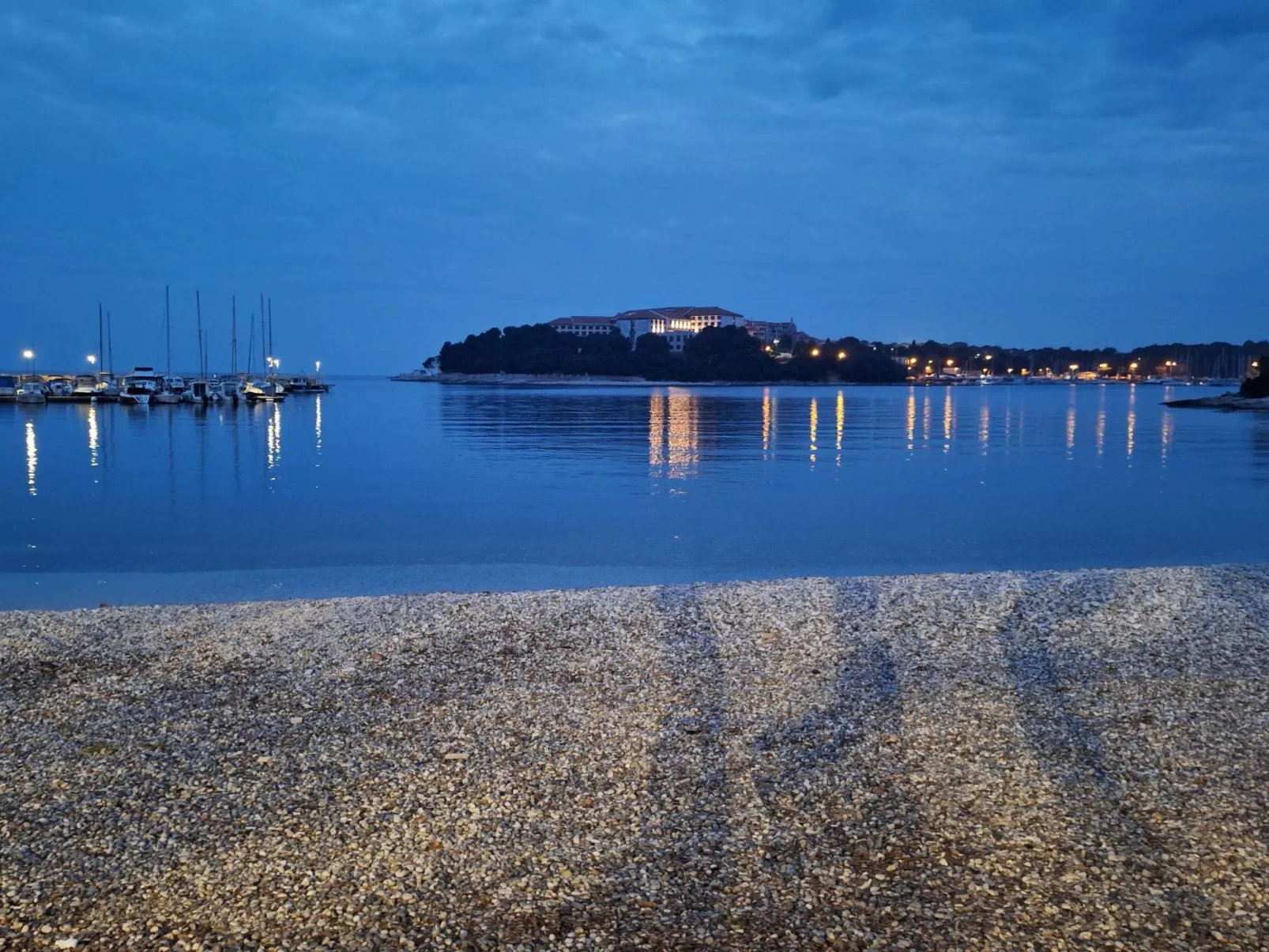 Geräumige charmante Wohnung in der Nähe des Meeres-Dedans