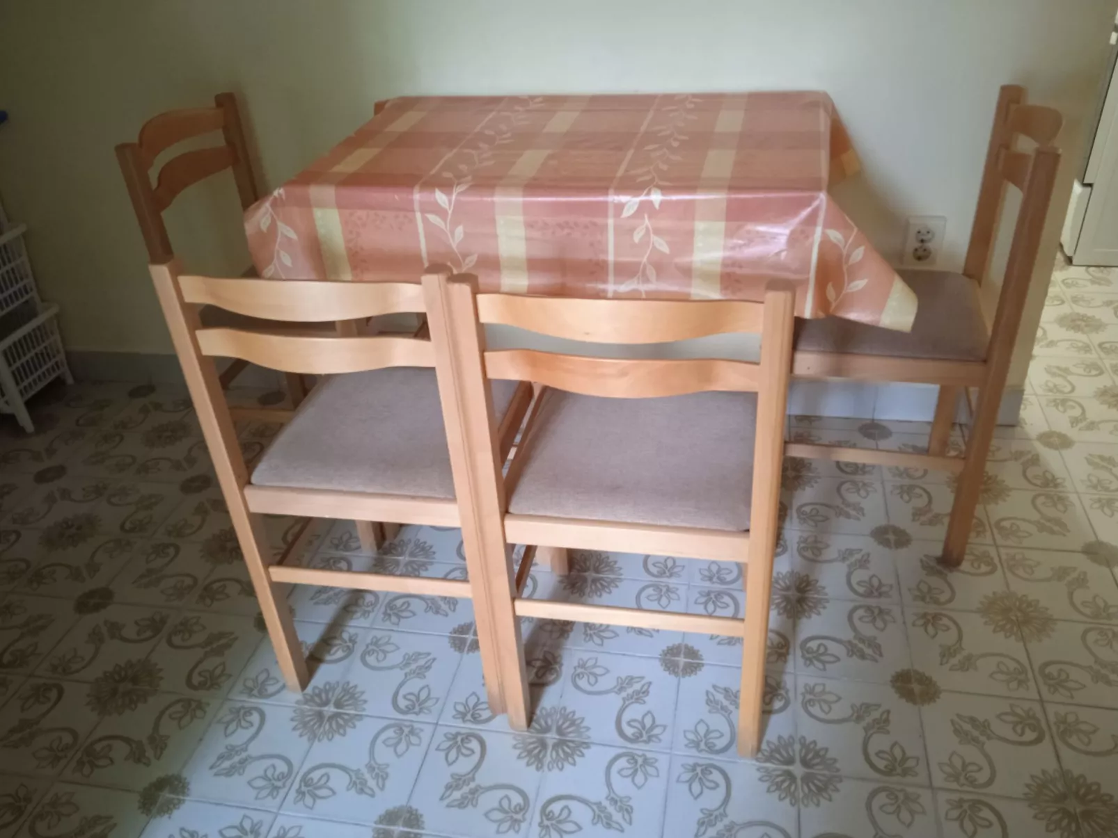 Kleines Ferienhaus in einer ruhigen Strasse-Dedans