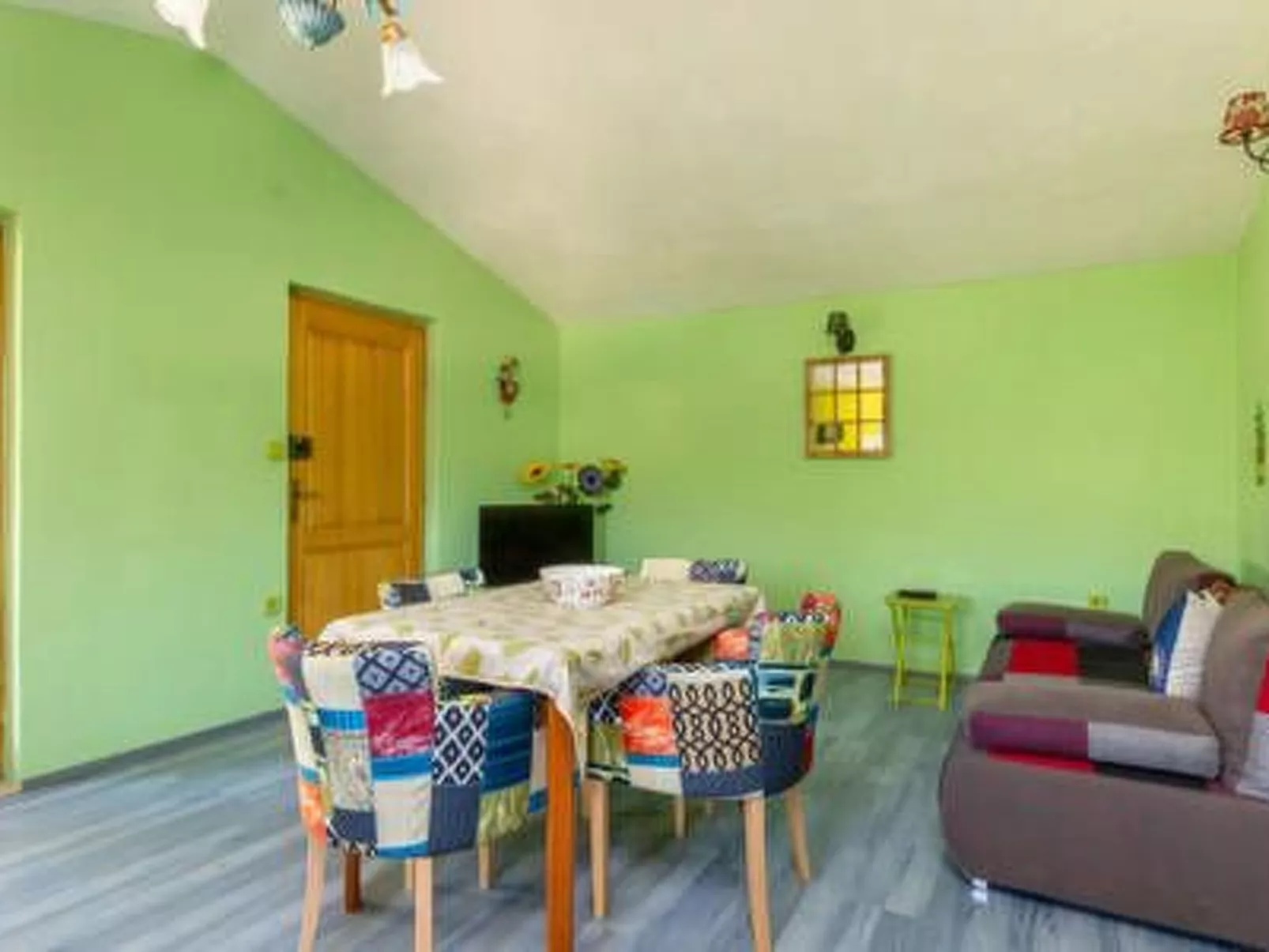 Hütte mit Garten, Grill und Terrasse-Inside