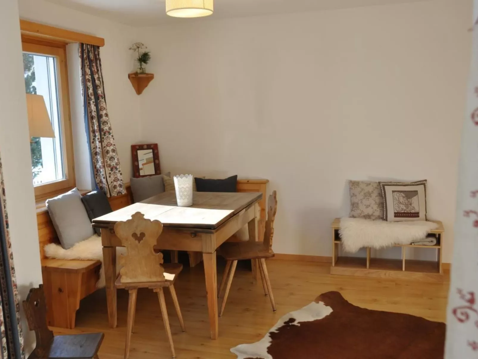 Chesa Sunasain V5-Dedans