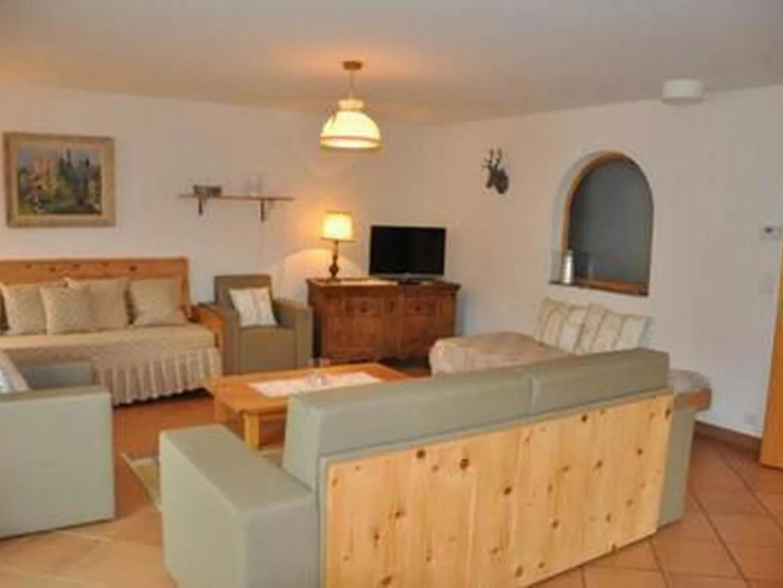 Chesa Sunasain V8-Drinnen