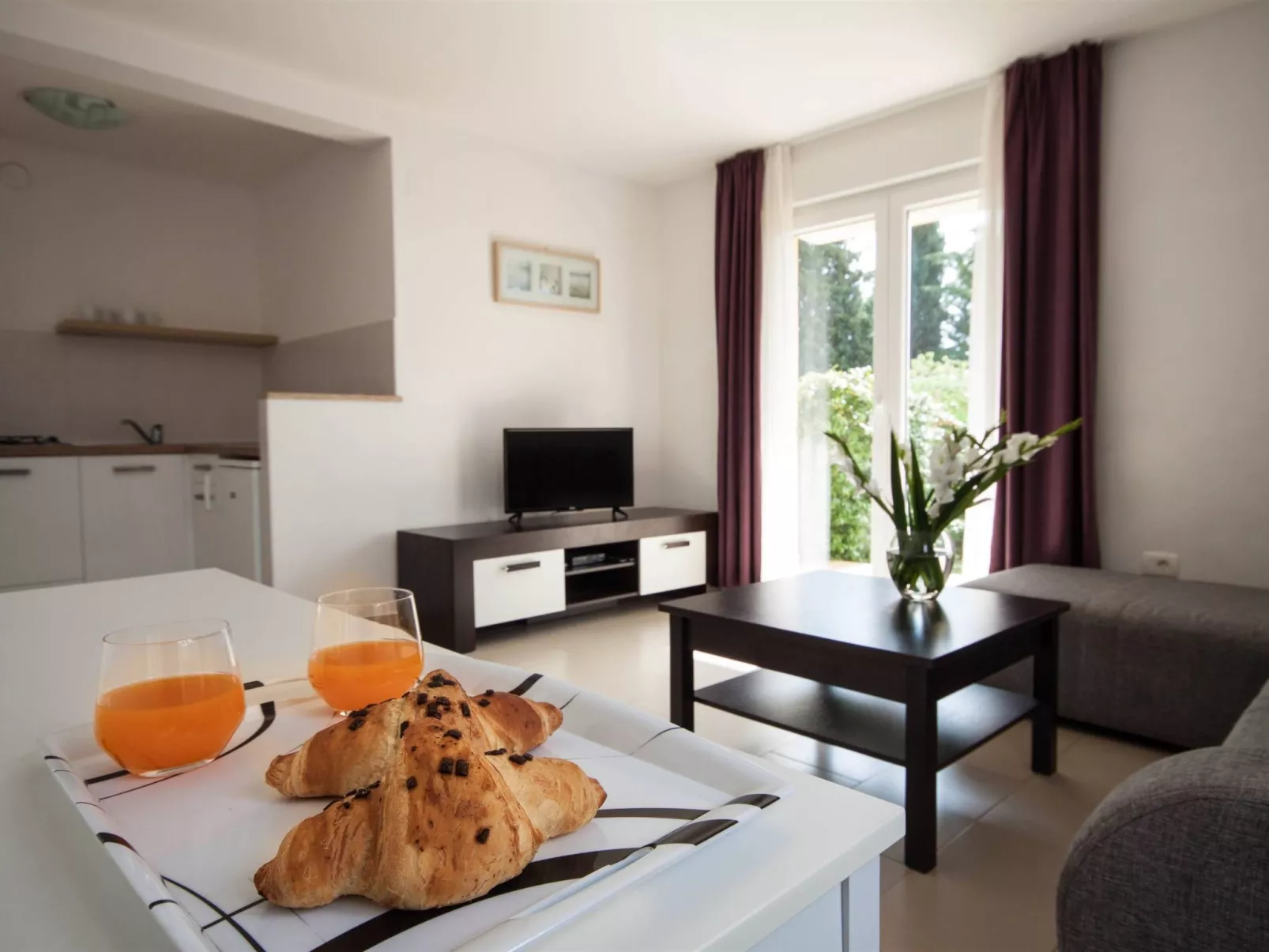 Mit privatem Garten und Terrasse-Drinnen