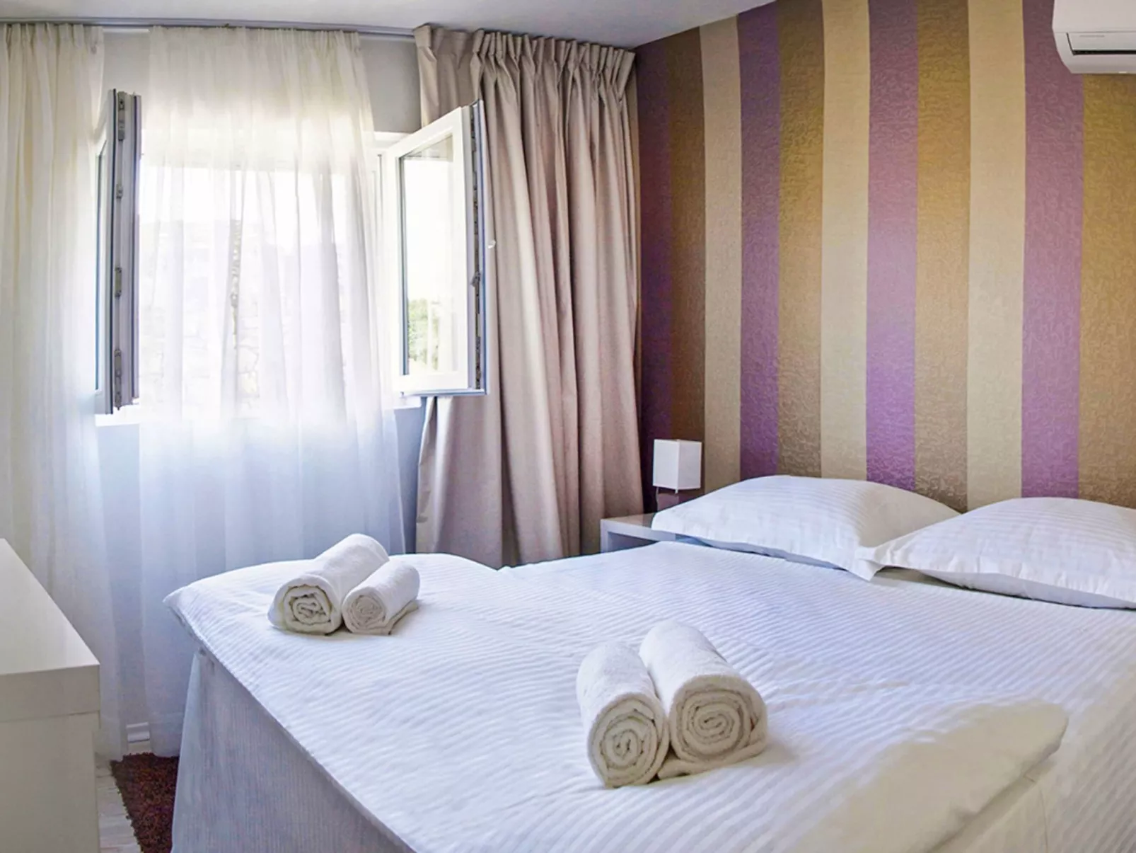 Villa Mosor mit beheiztem Salzwasserpool und Sauna-Drinnen