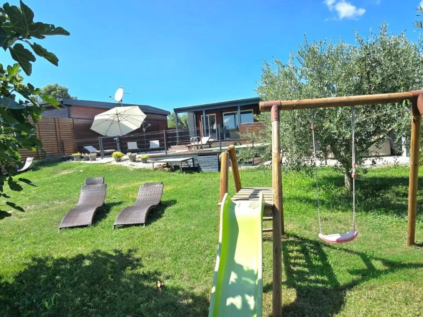 Beach House BET, romantisches Refugium im Olivenhain-Drinnen