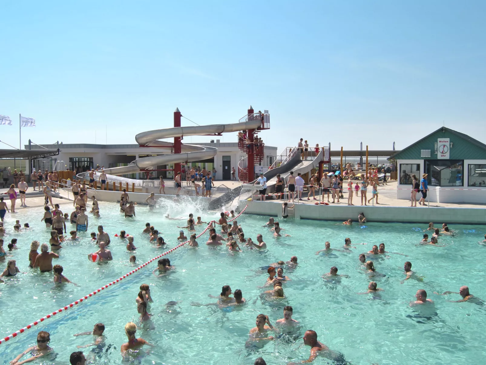 Mit Terrasse, Grill und Garten-Umgebung