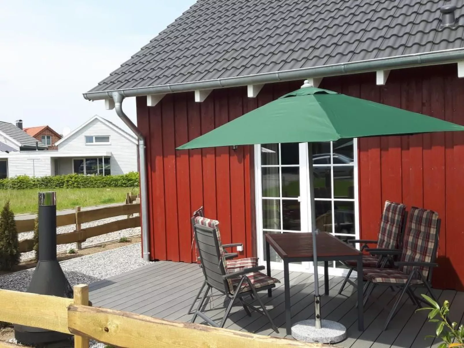 Gemütliches Schwedenhäuschen mit Terrasse-Drinnen
