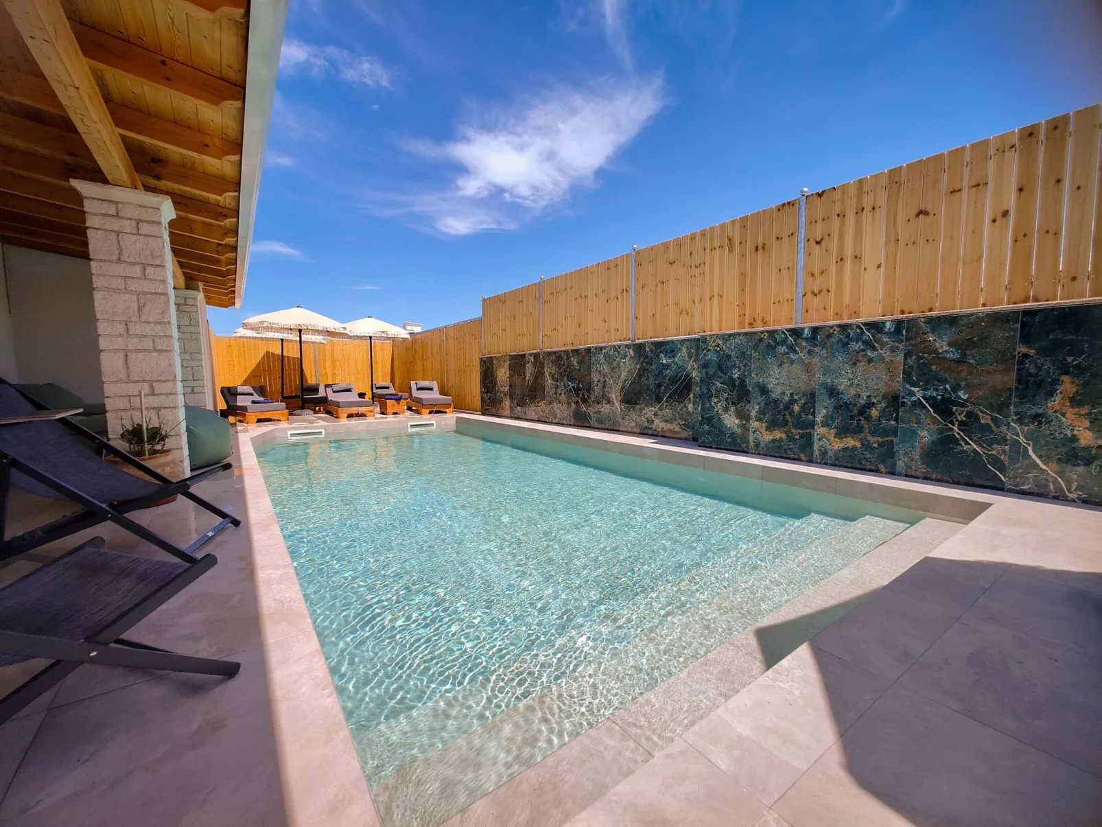 Entdecken Sie die ruhige Opulenz der Luxusvilla Levanda in Südalbanien - Dehors