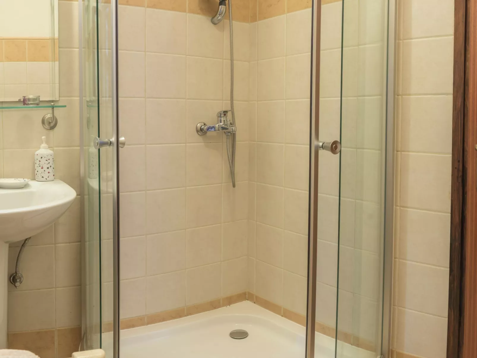 Wunderschön eingerichtete Villa mit Pool und Garten-Image-tags.info