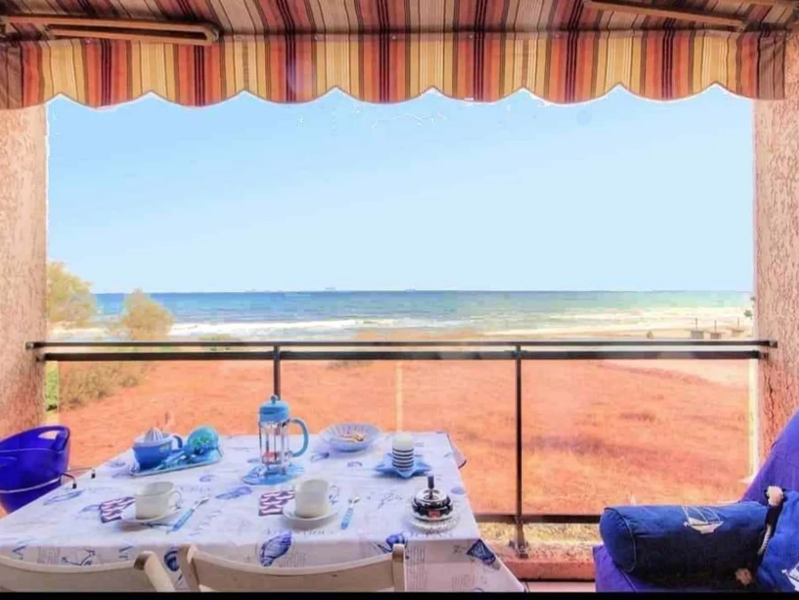 Blaue Flucht Korsika-Drinnen