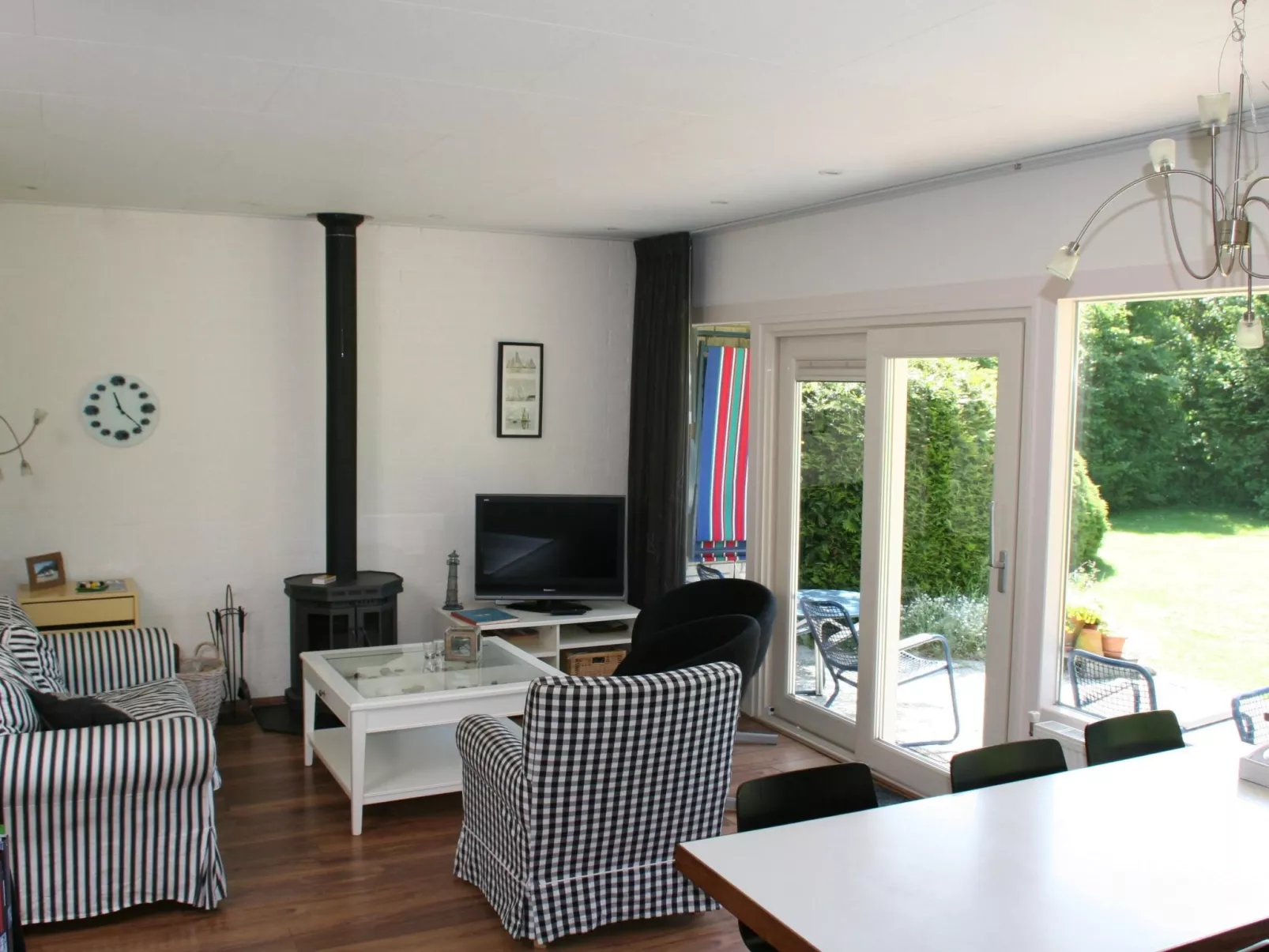 In Den Burg mit Möblierter Terrasse-Drinnen